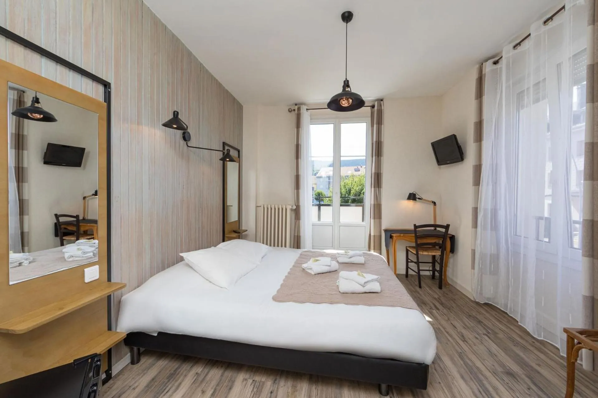 Bed in Hôtel Restaurant l'Aubergade