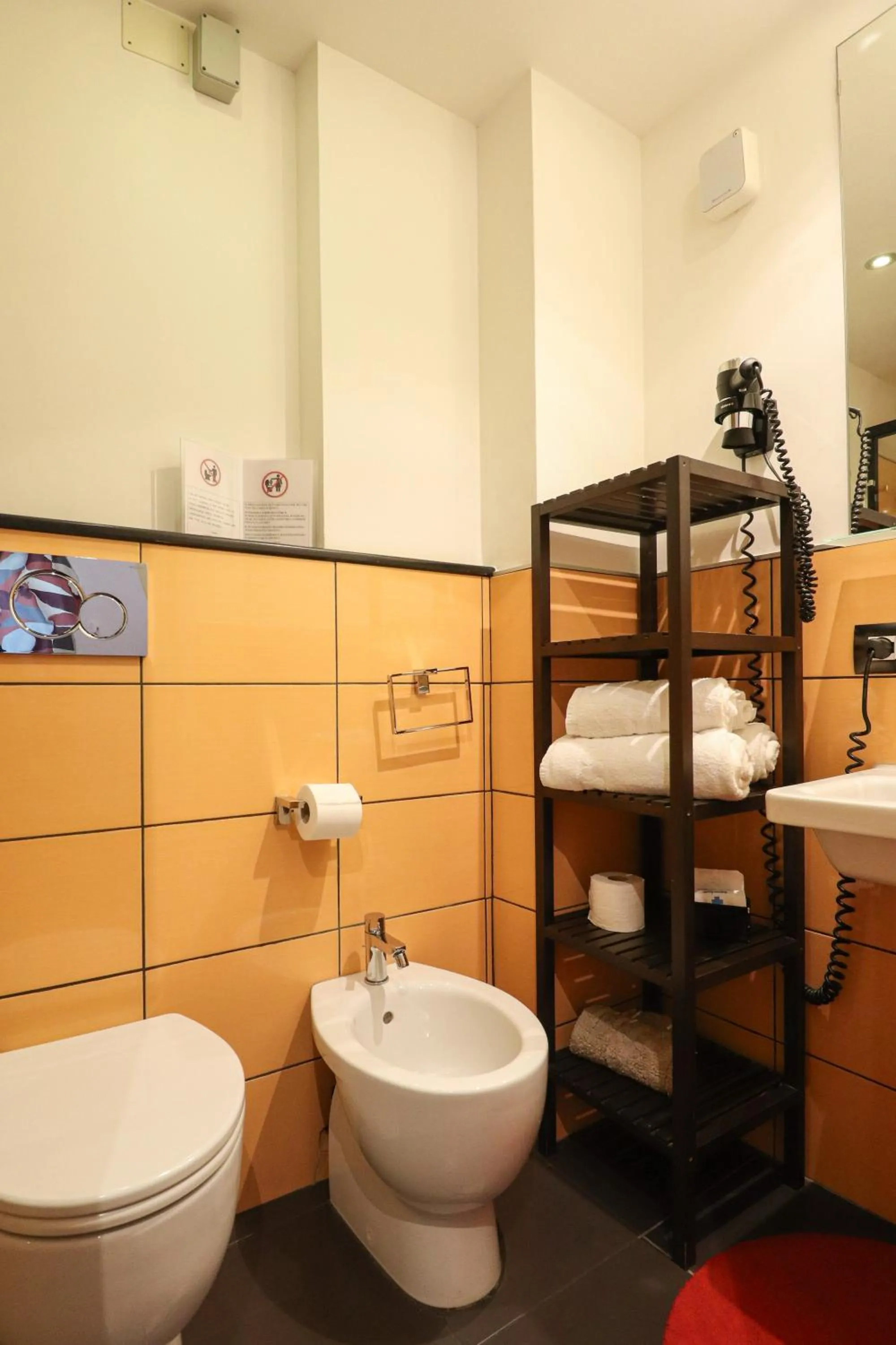 Bathroom in L'Angolo Cortese