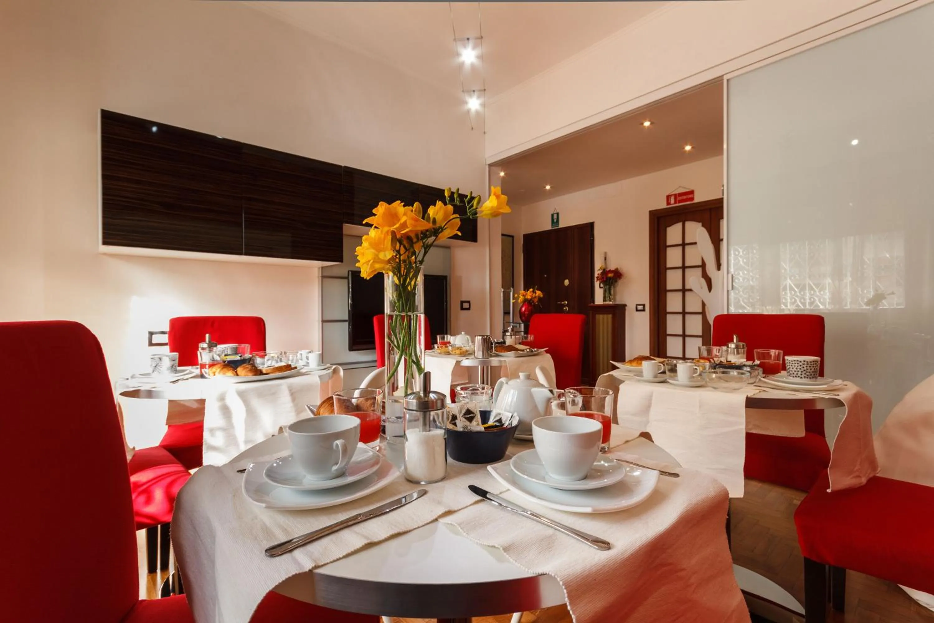 Restaurant/places to eat in L'Angolo Cortese