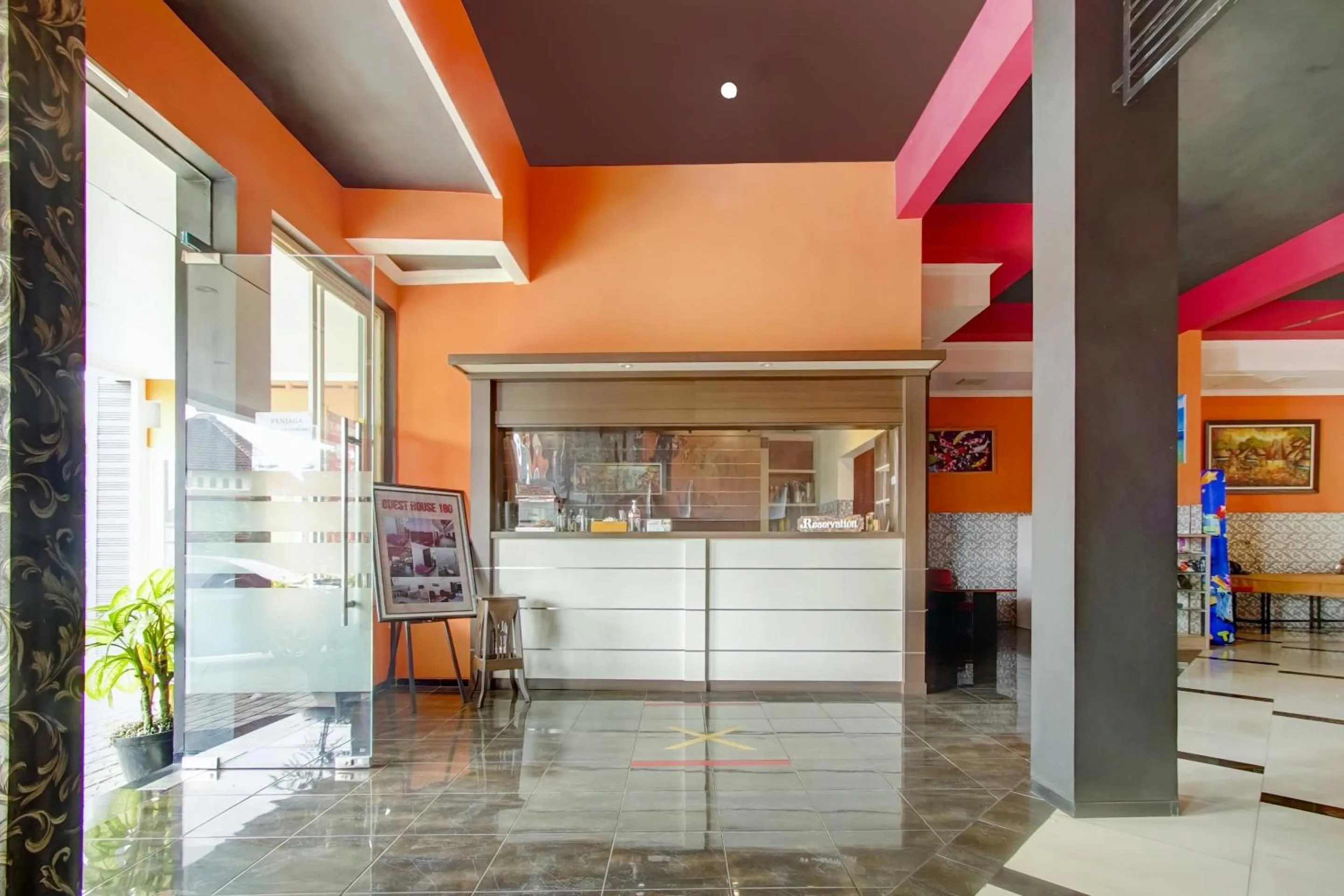 Lobby or reception in Capital O 90151 Guest House 180