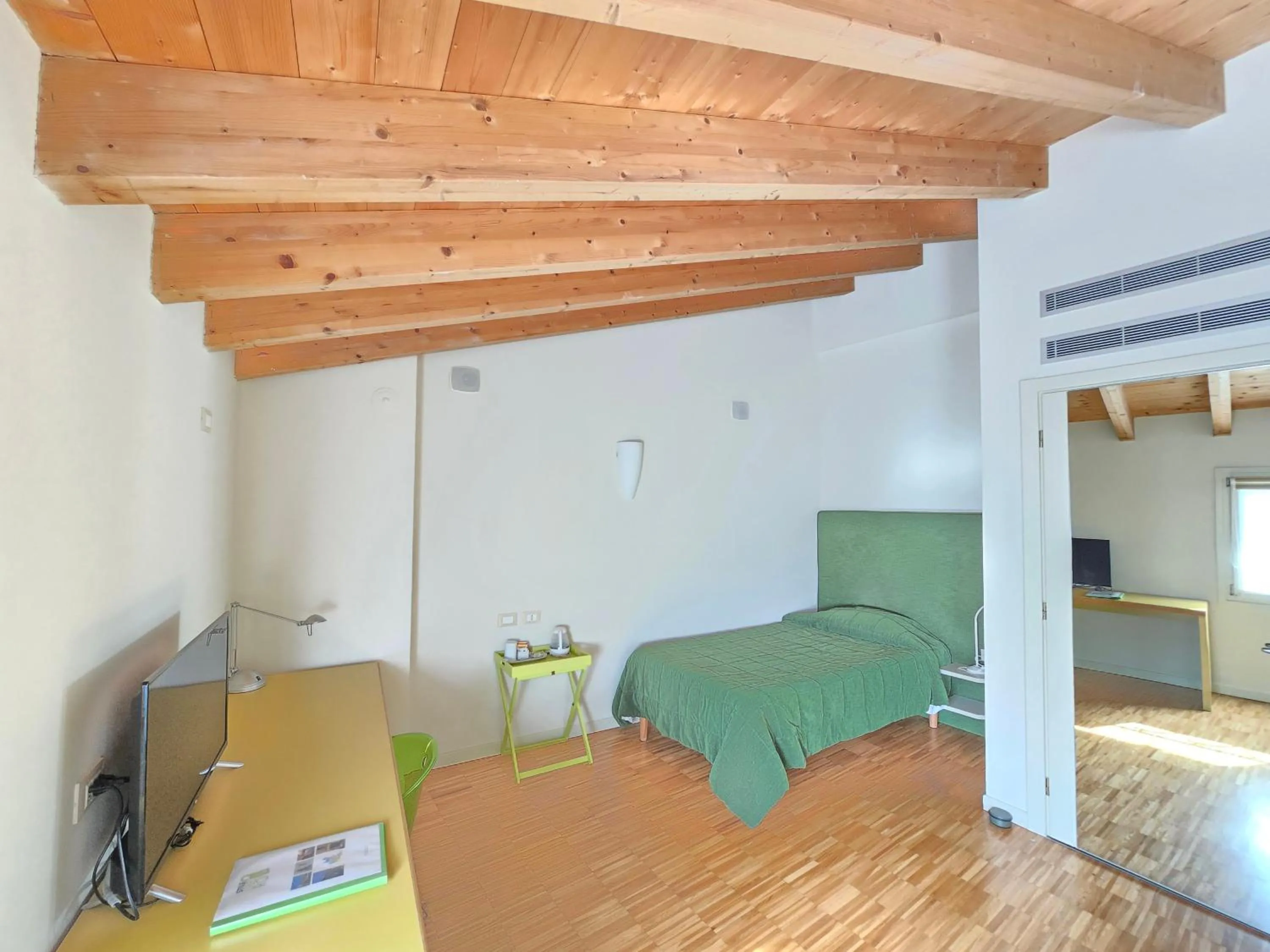 Bedroom, Bed in Stile Libero