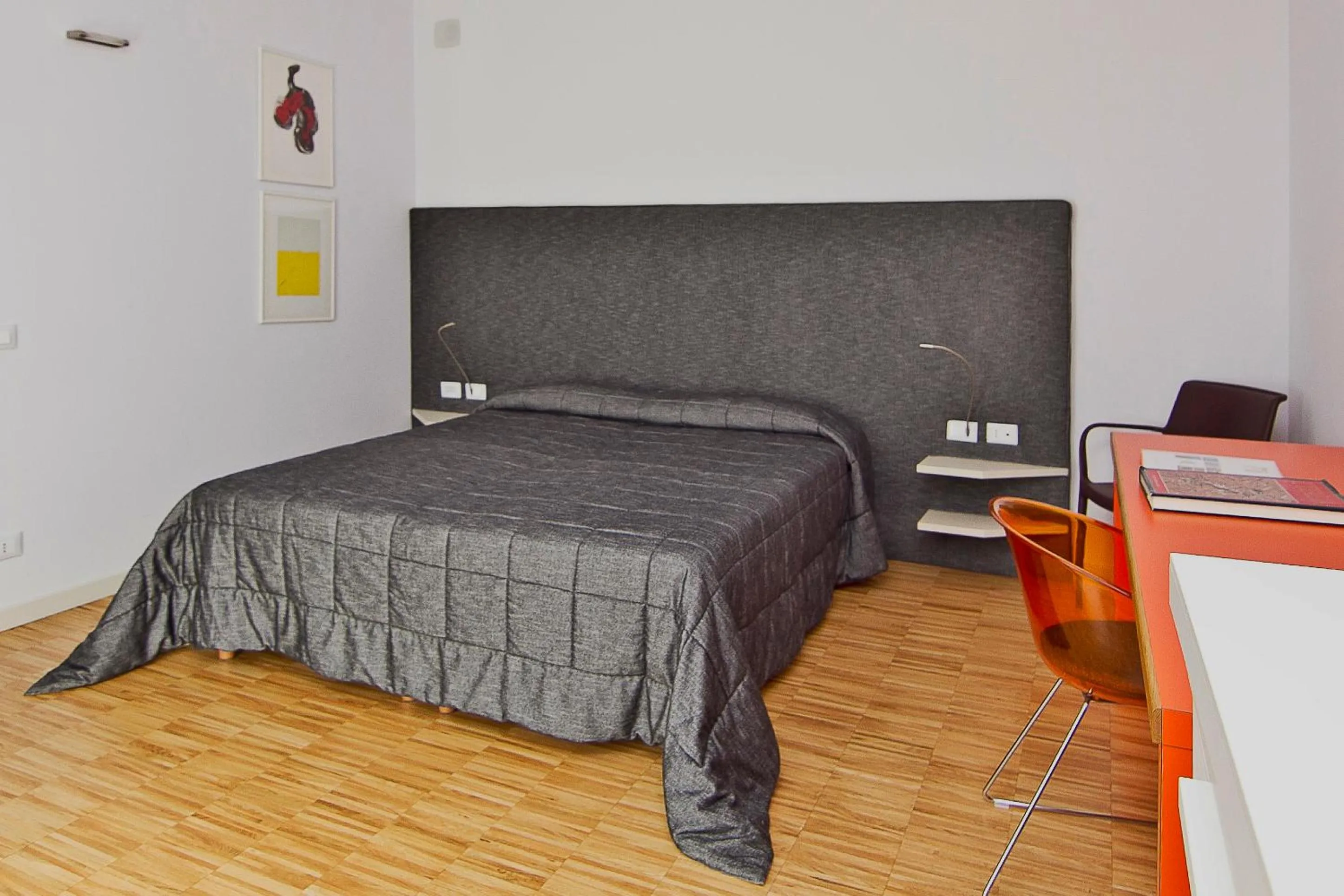 Bedroom, Bed in Stile Libero