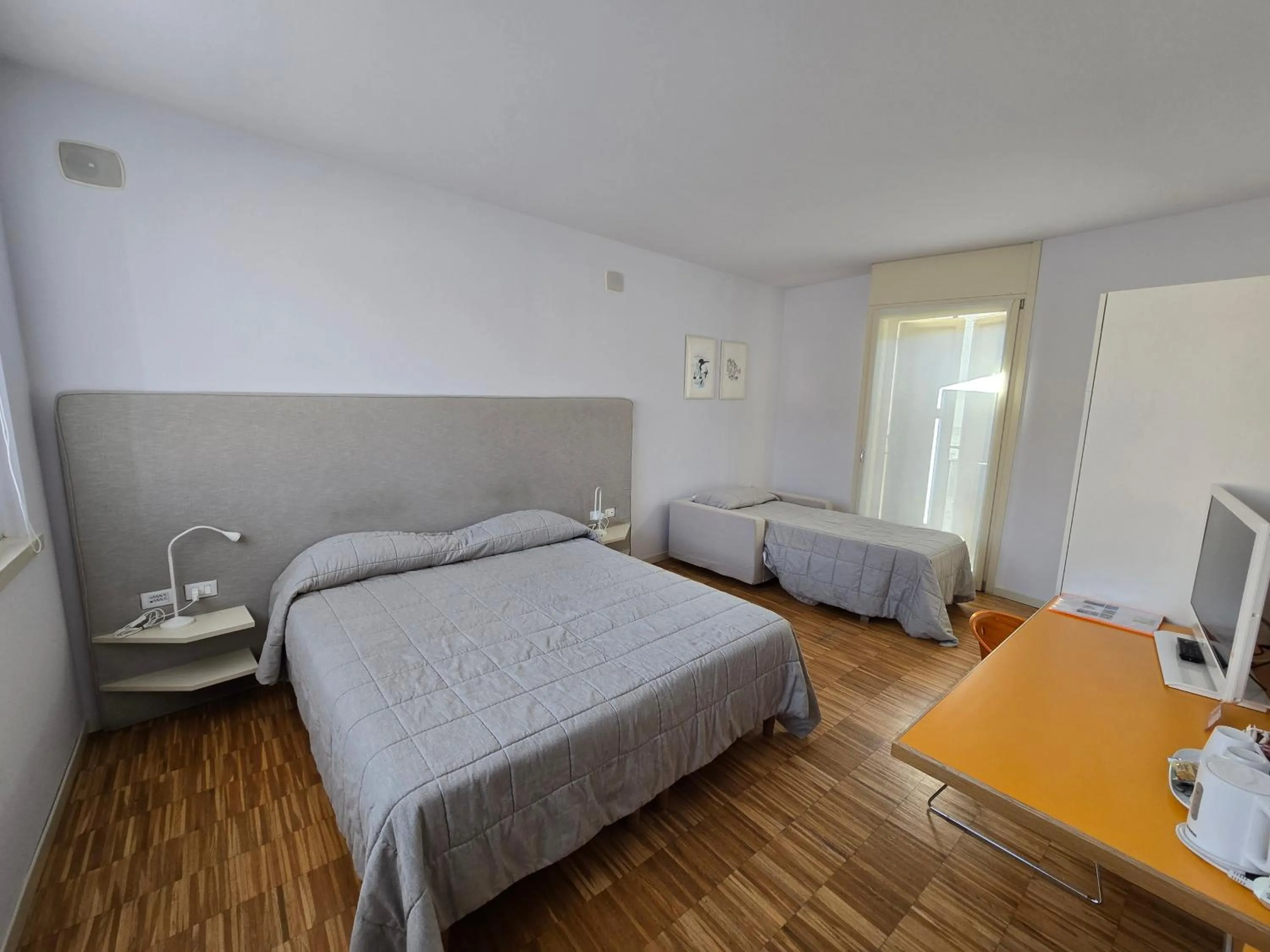 Bedroom, Bed in Stile Libero