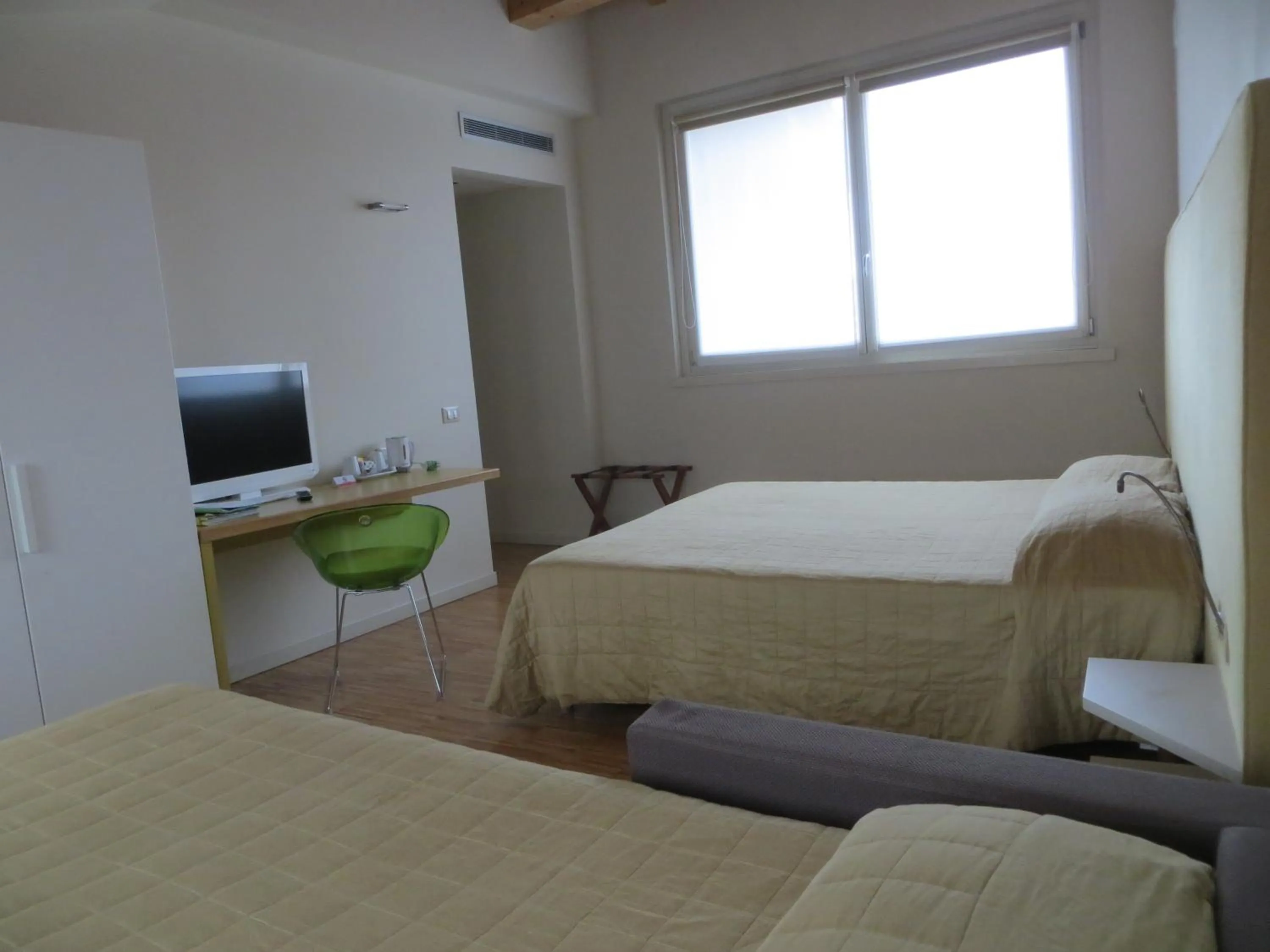 Bedroom, Bed in Stile Libero