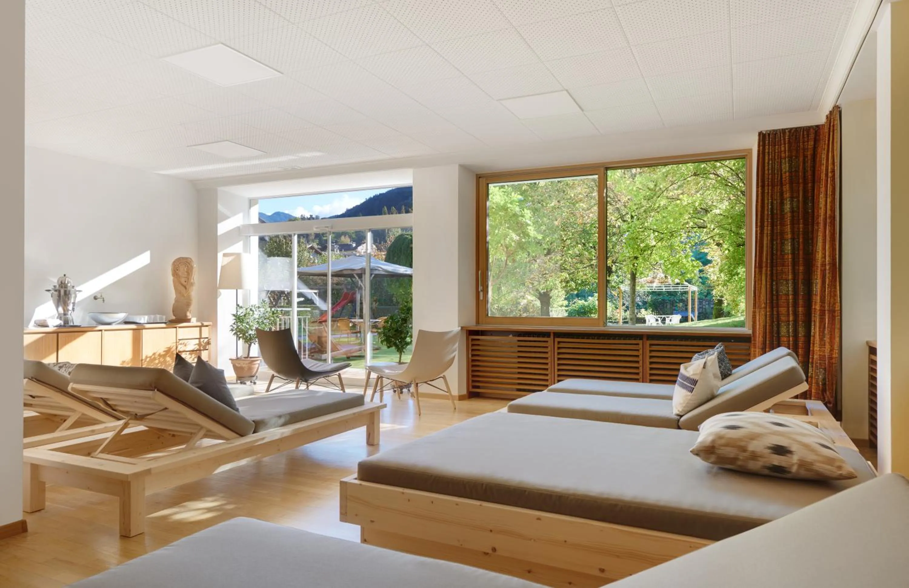 Swimming pool, Bed in Parkhotel Post