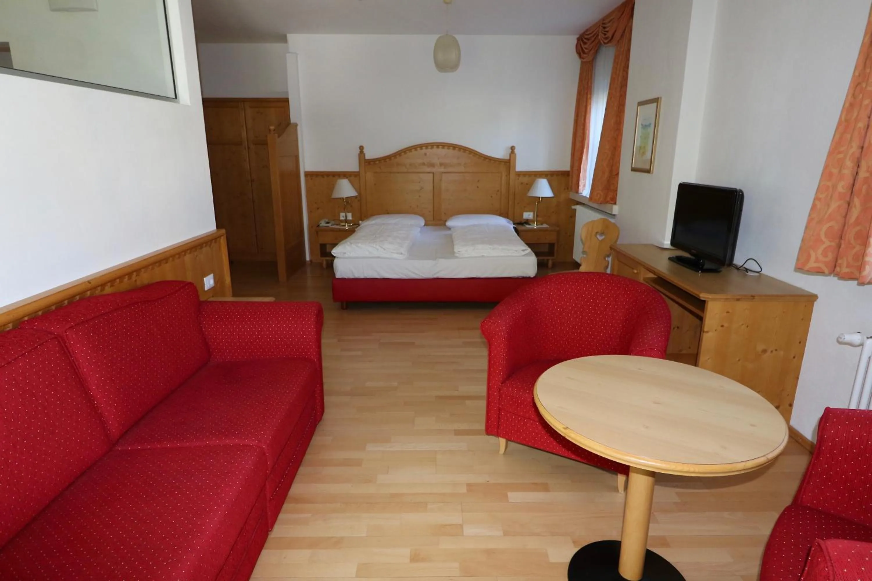 Photo of the whole room, Bed in Parkhotel Post