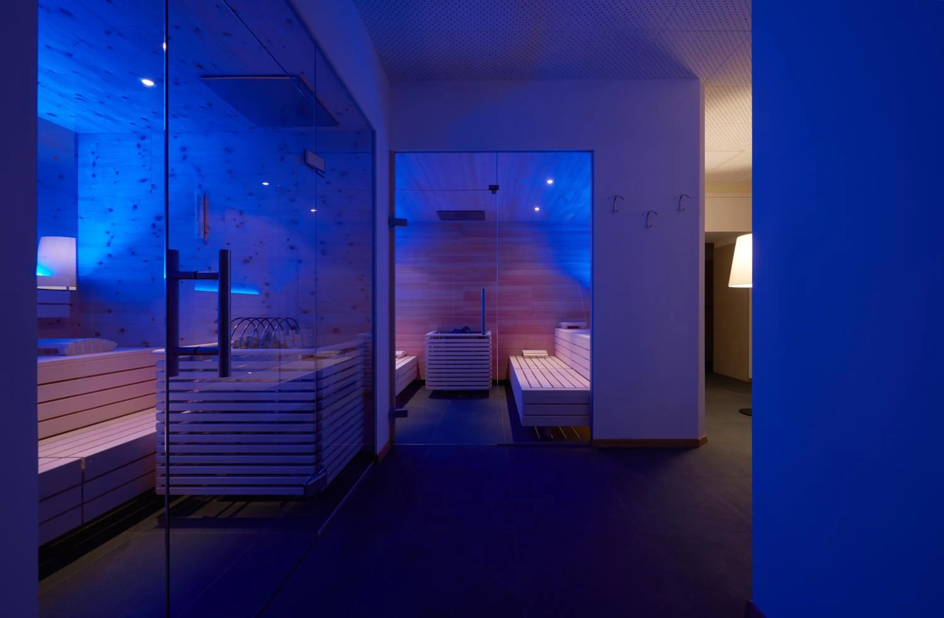 Swimming pool, Bed in Parkhotel Post