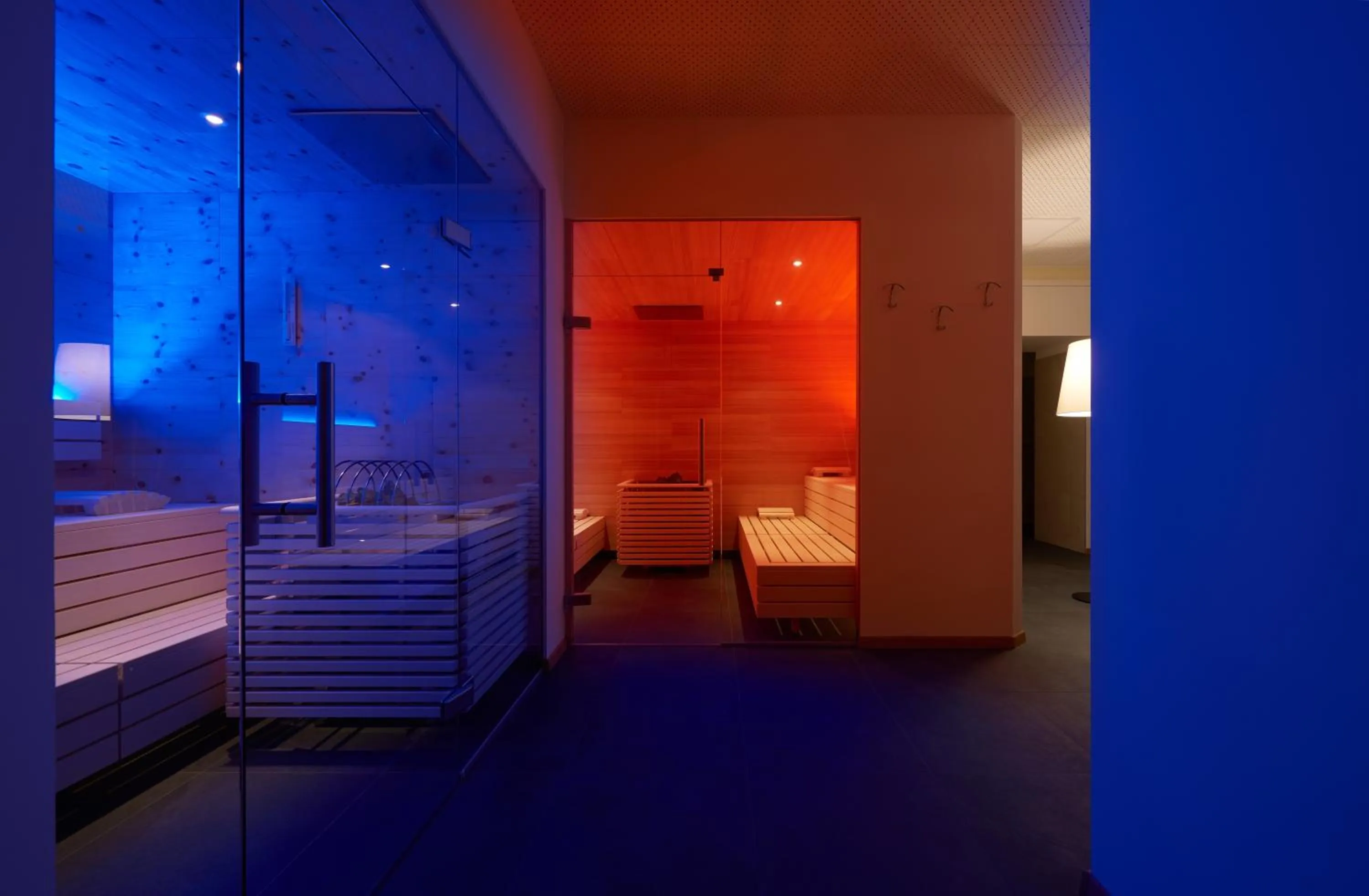 Swimming pool, Bed in Parkhotel Post