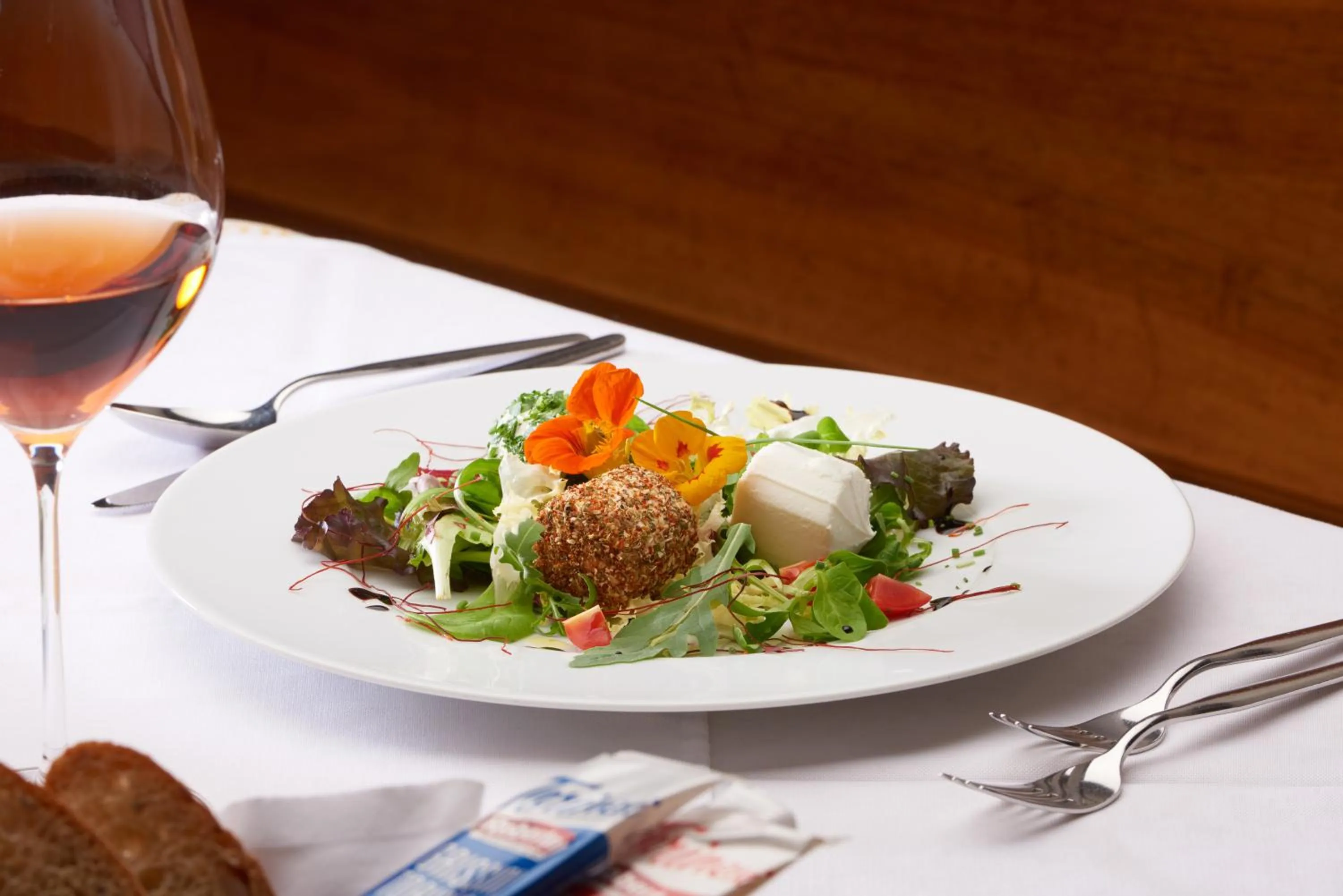 Restaurant/places to eat in Parkhotel Post