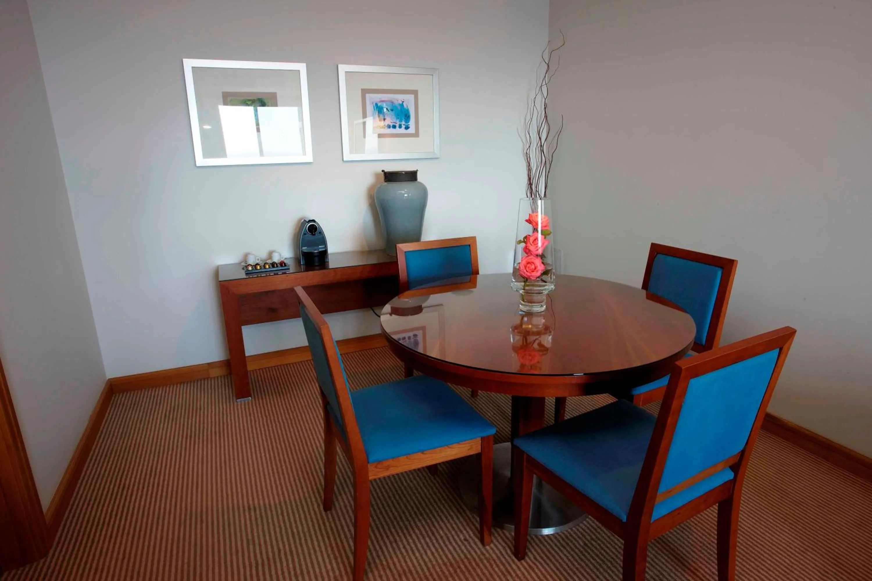 Living room in Madeira Regency Cliff - Adults Only