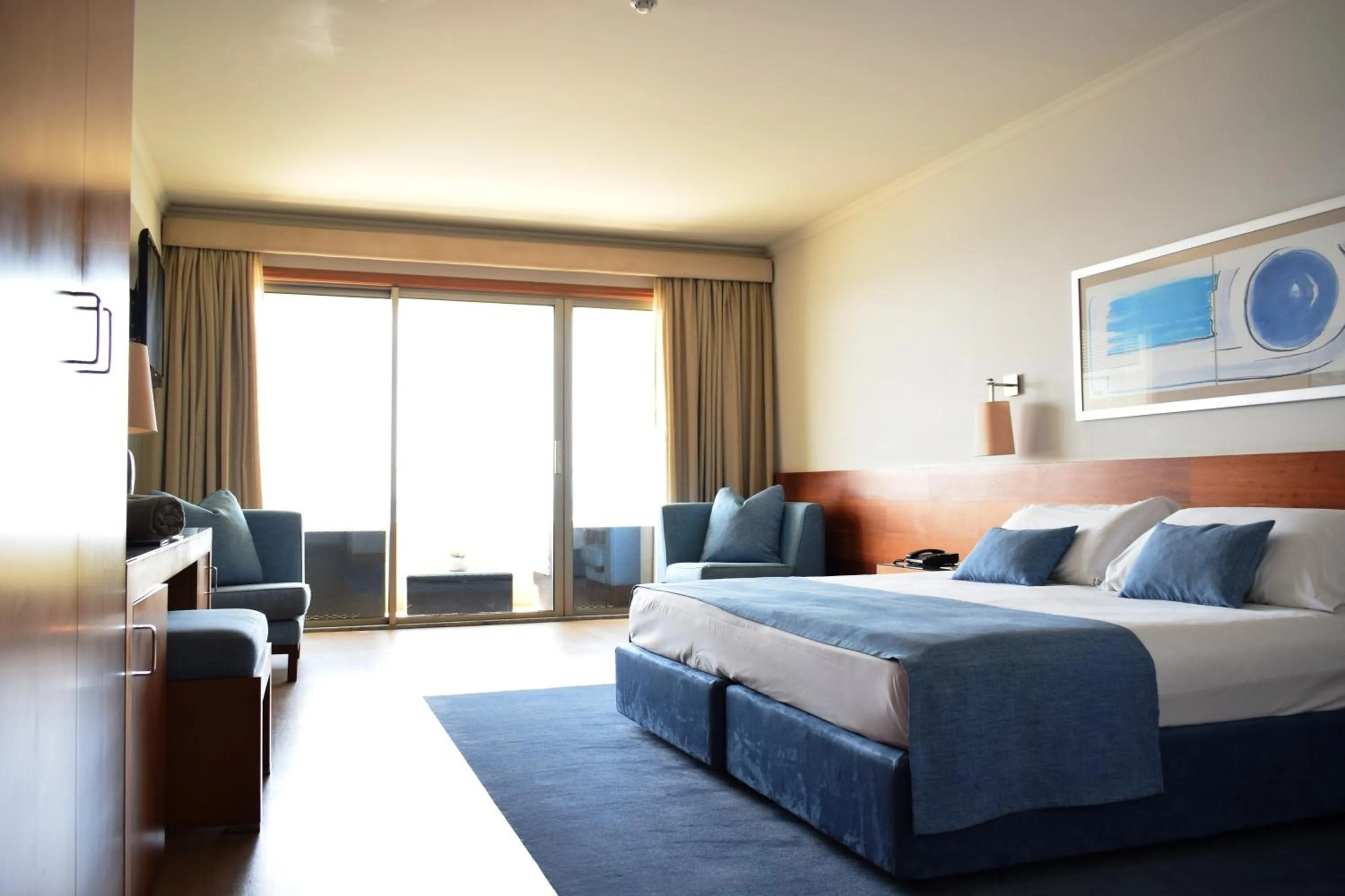 Bedroom, Bed in Madeira Regency Cliff - Adults Only