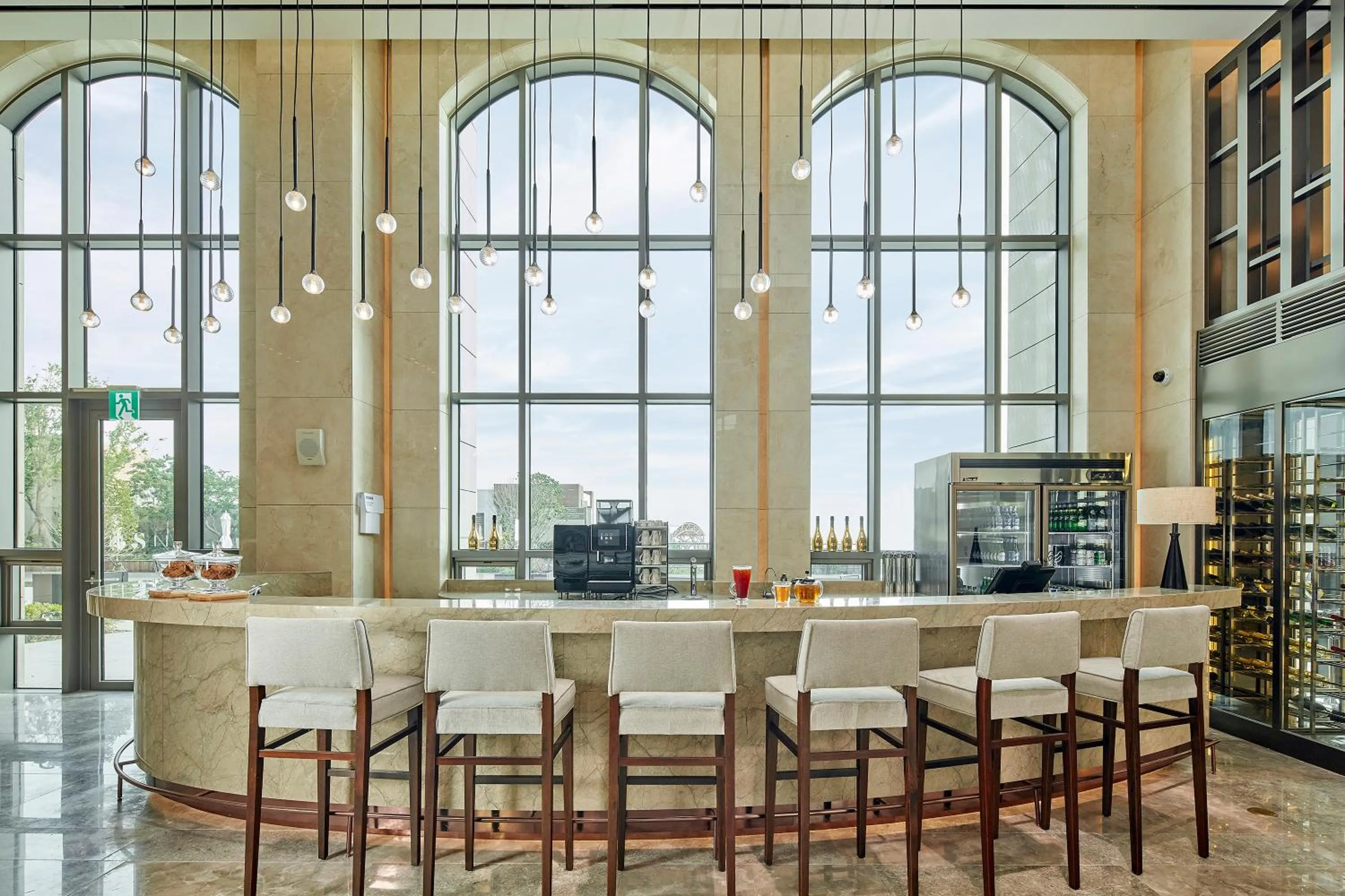 Lounge or bar in Shinhwa Jeju Shinhwa World Hotels