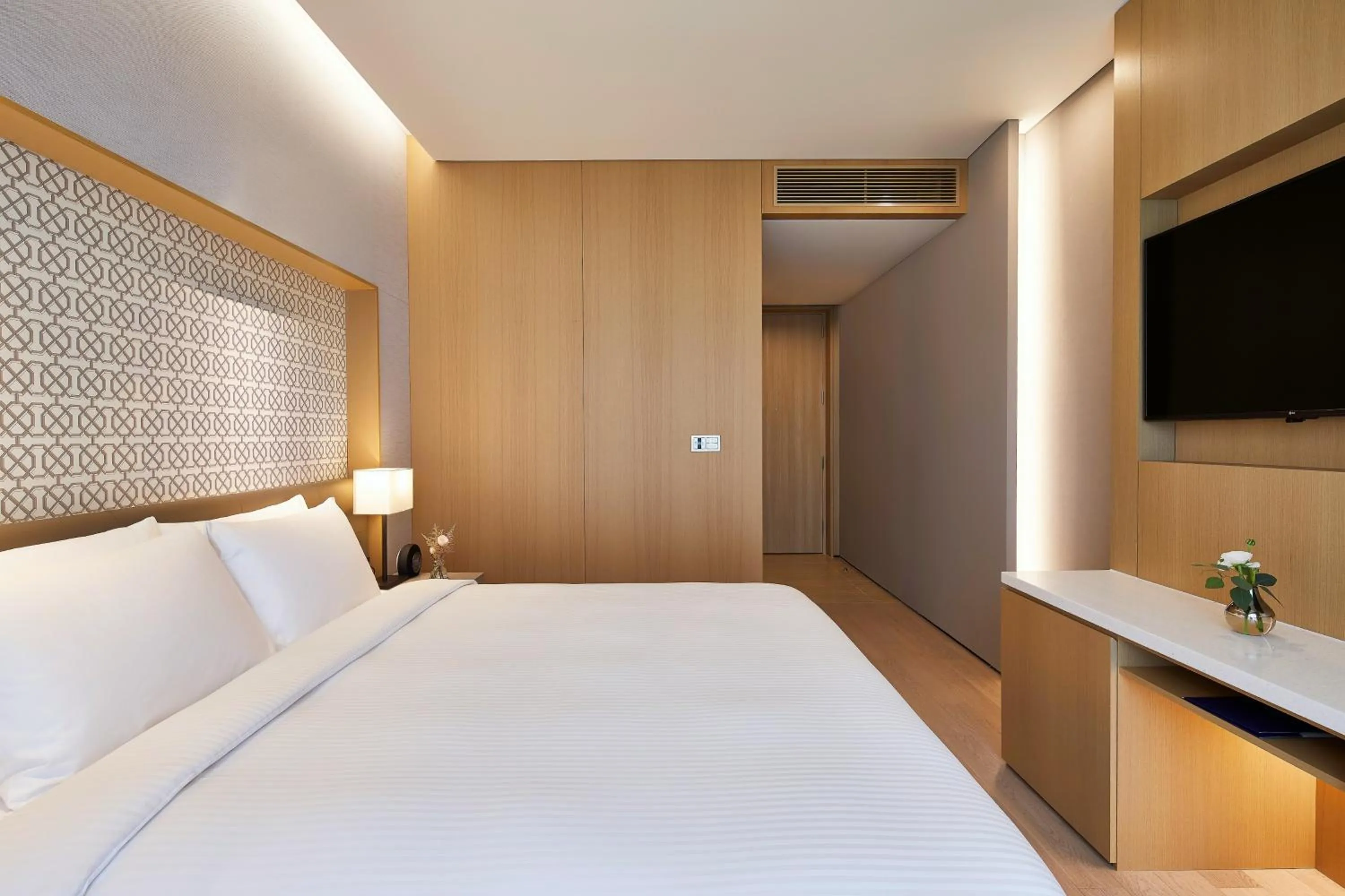 Bed in Shinhwa Jeju Shinhwa World Hotels