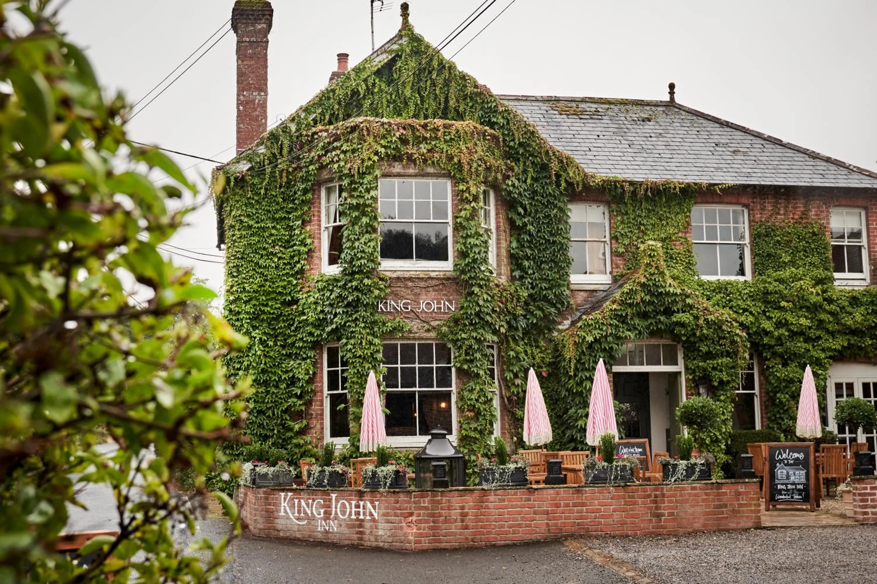 Facade/entrance in King John Inn
