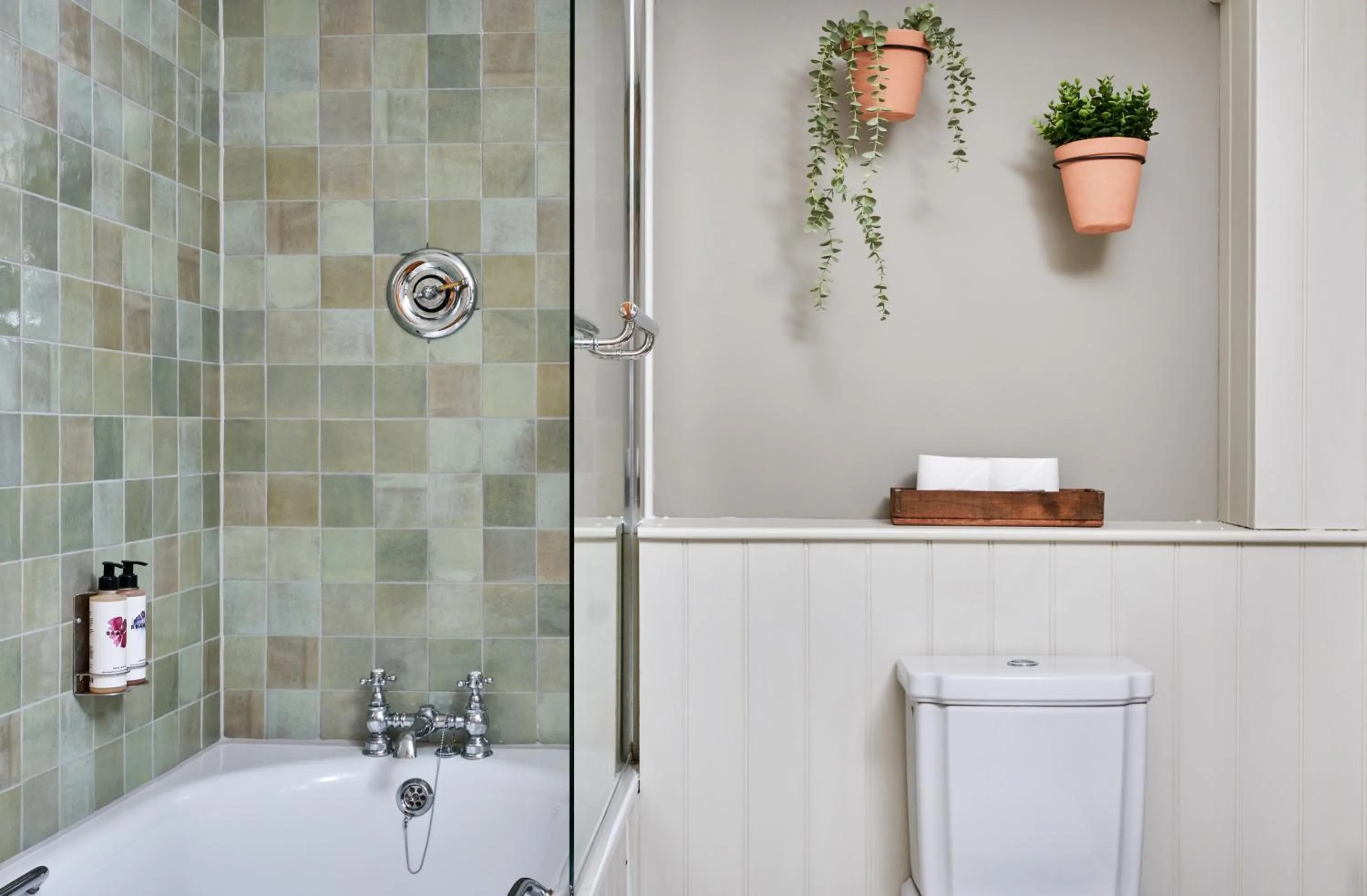 Shower in King John Inn