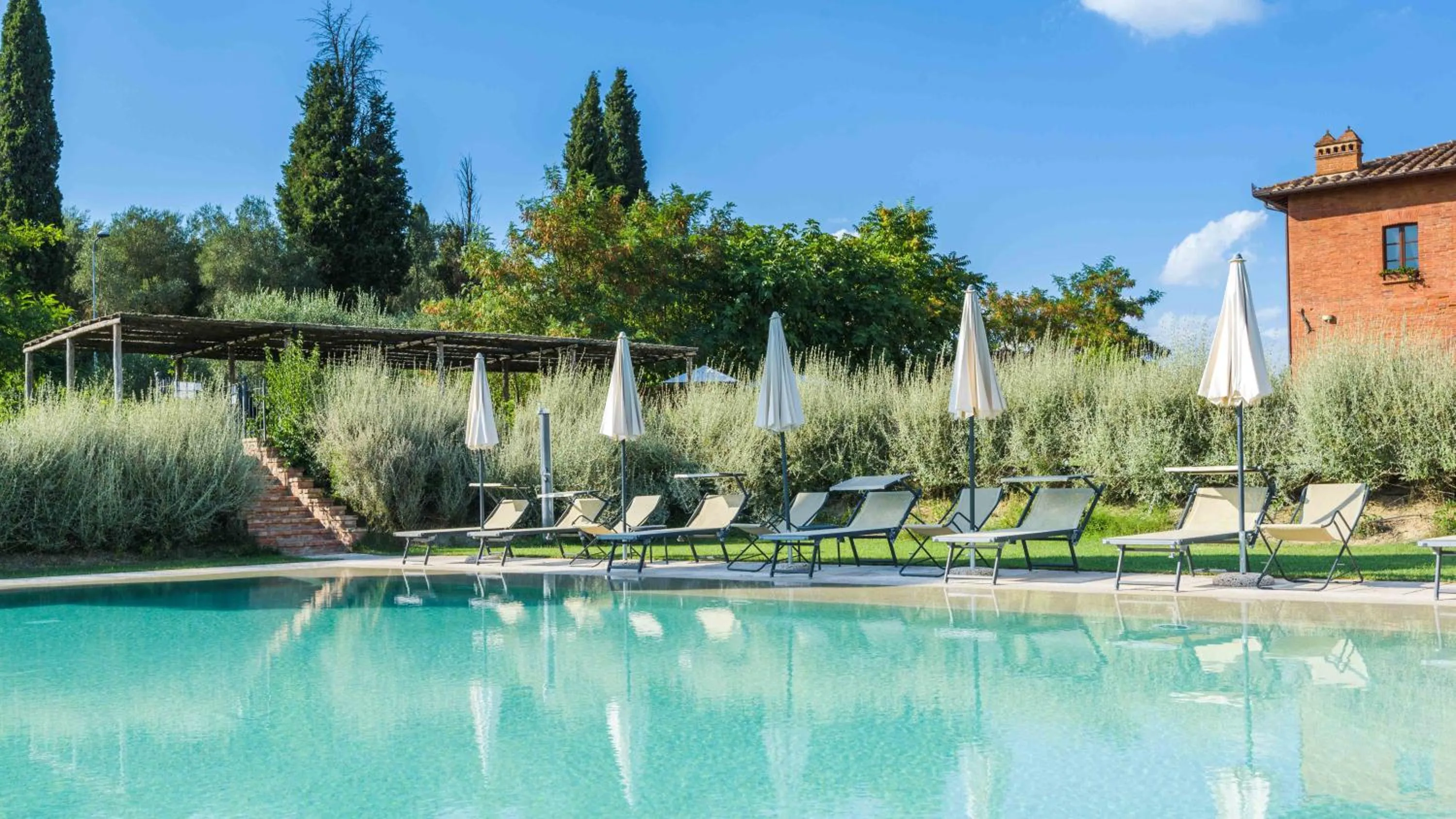 Swimming pool in Relais la Leopoldina