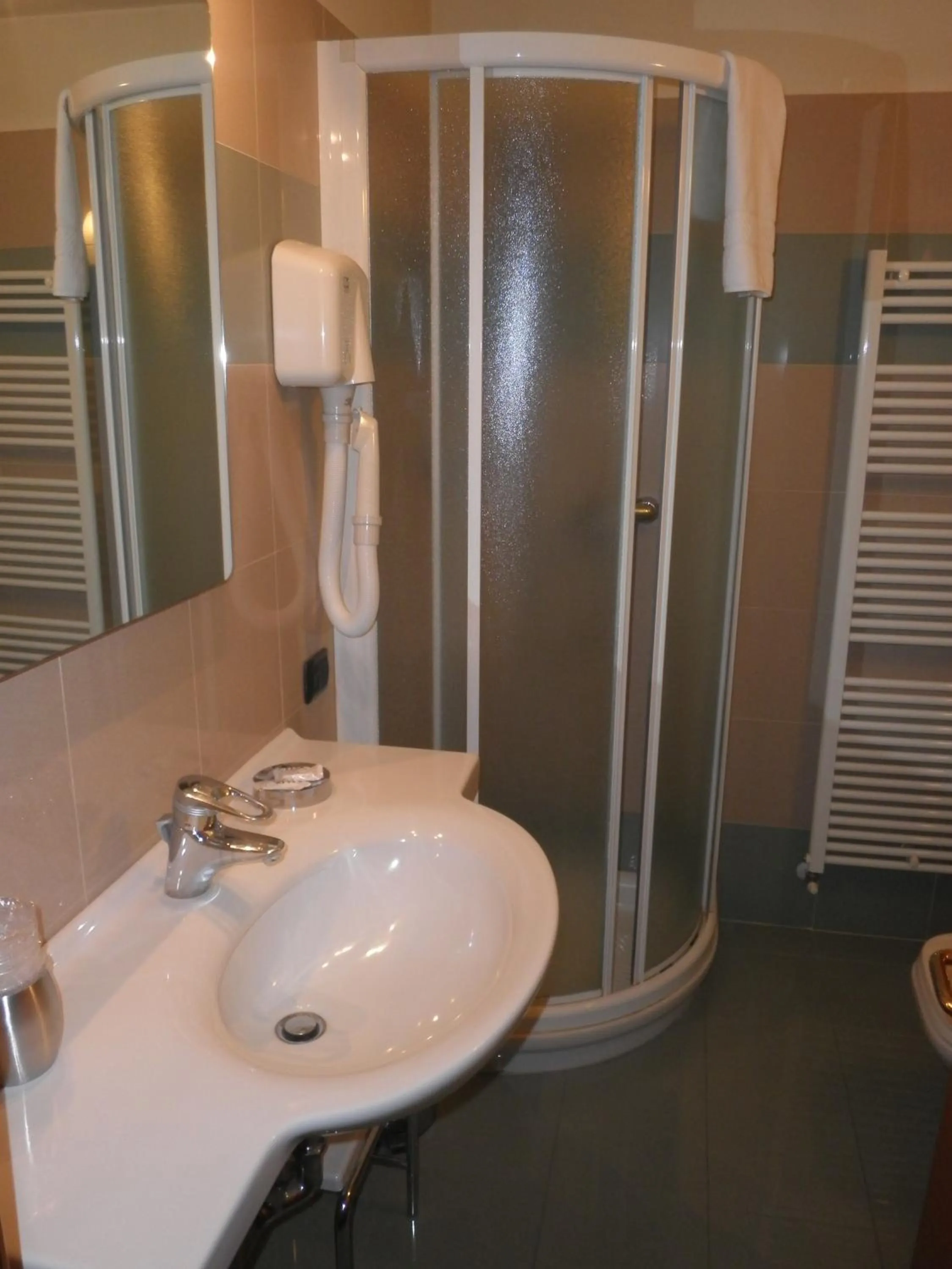 Bathroom in Hotel Selide