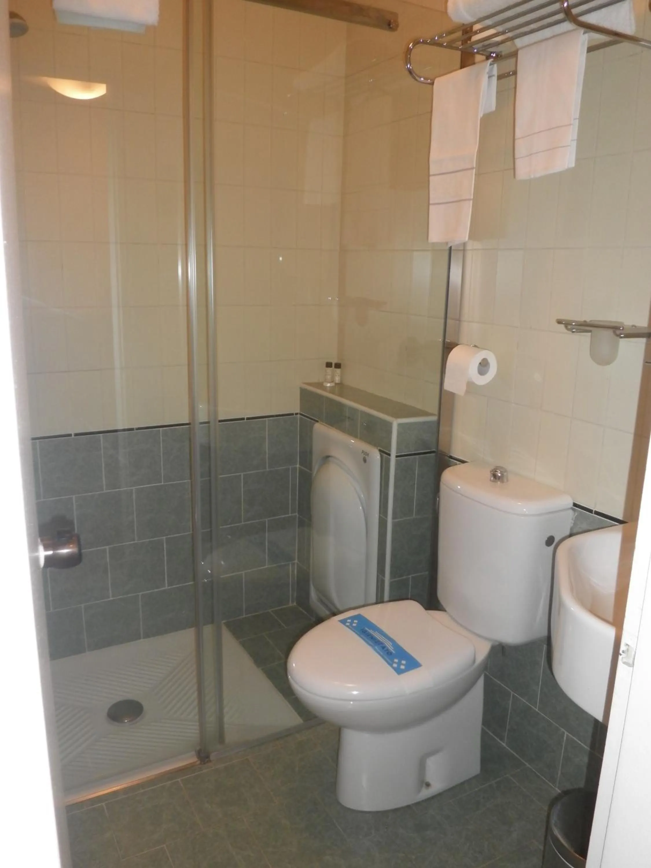 Bathroom in Hotel Selide