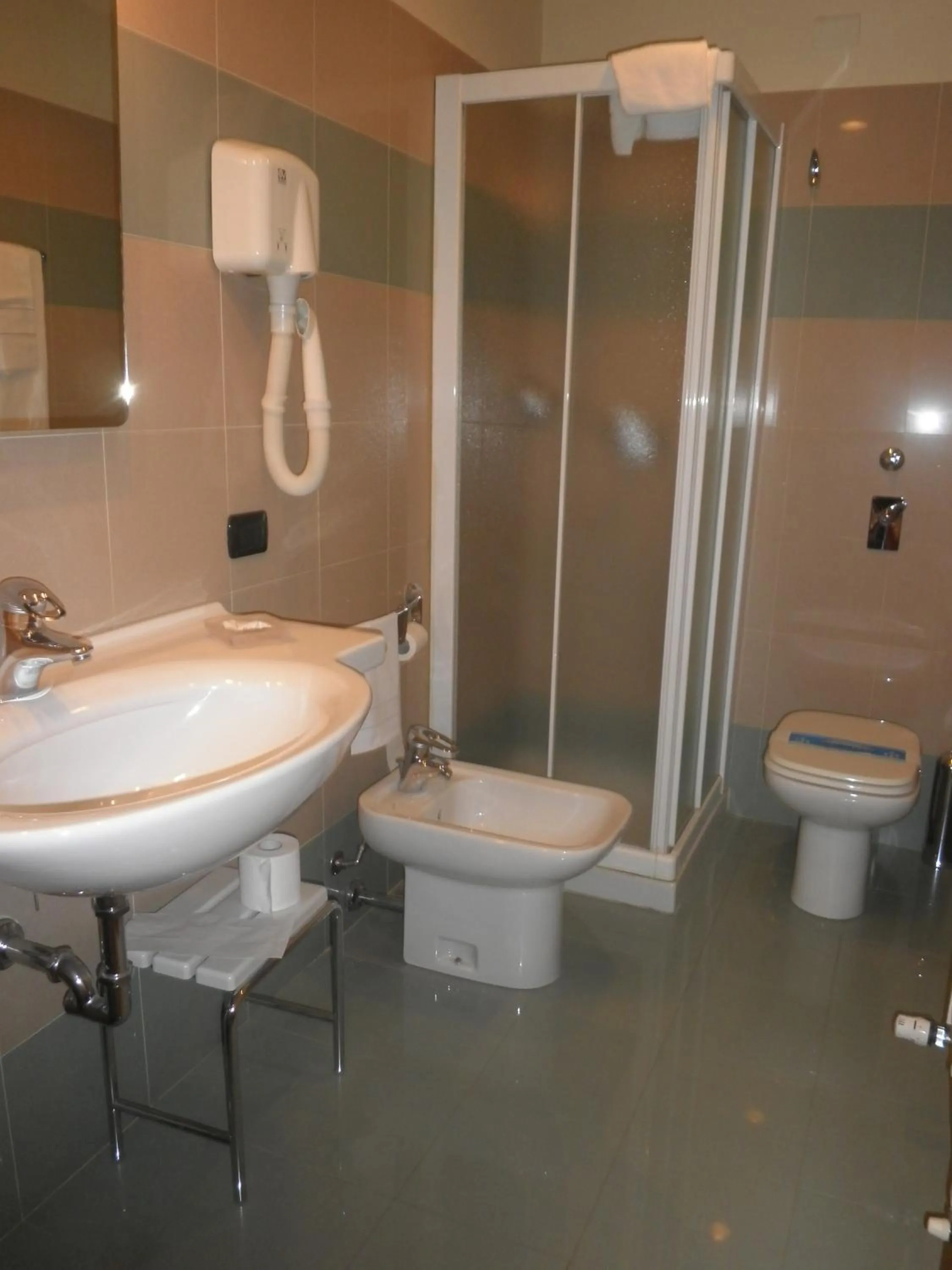 Bathroom in Hotel Selide