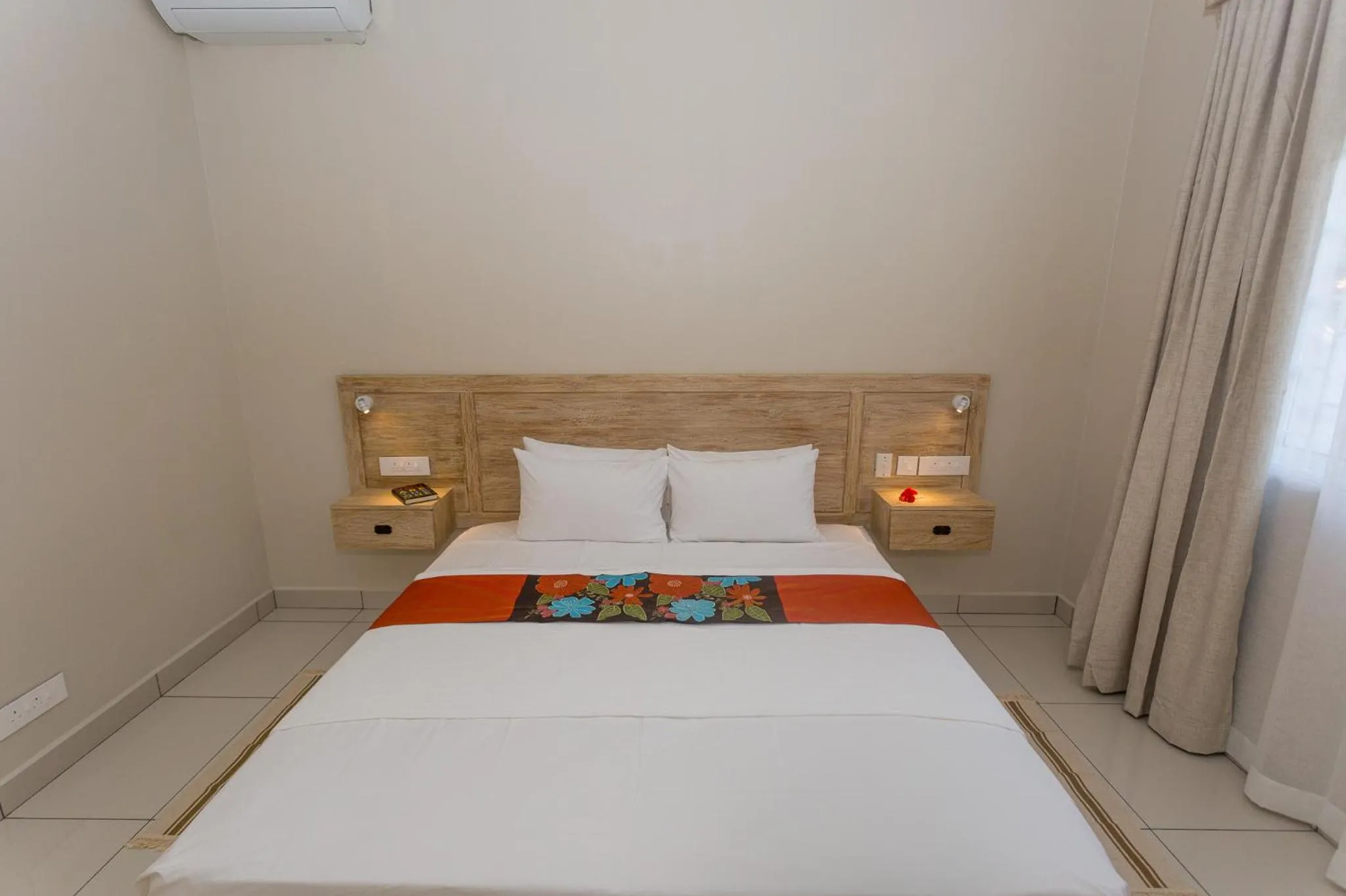 Bed in Beau Vallon Villa Chalets