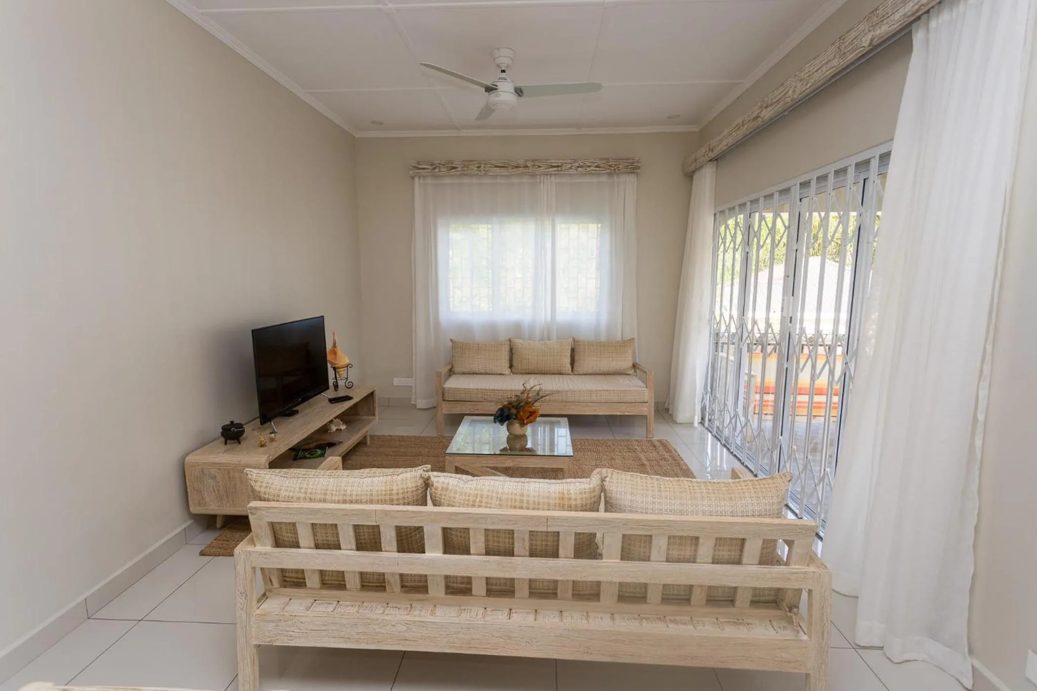 Living room, Bed in Beau Vallon Villa Chalets