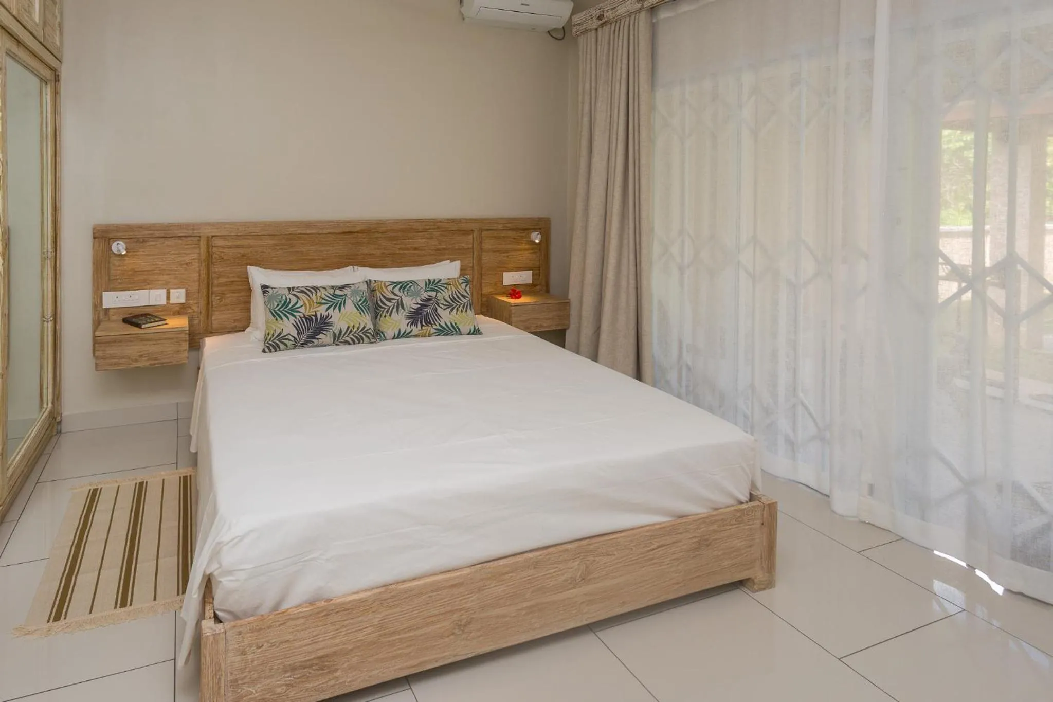 Bed in Beau Vallon Villa Chalets