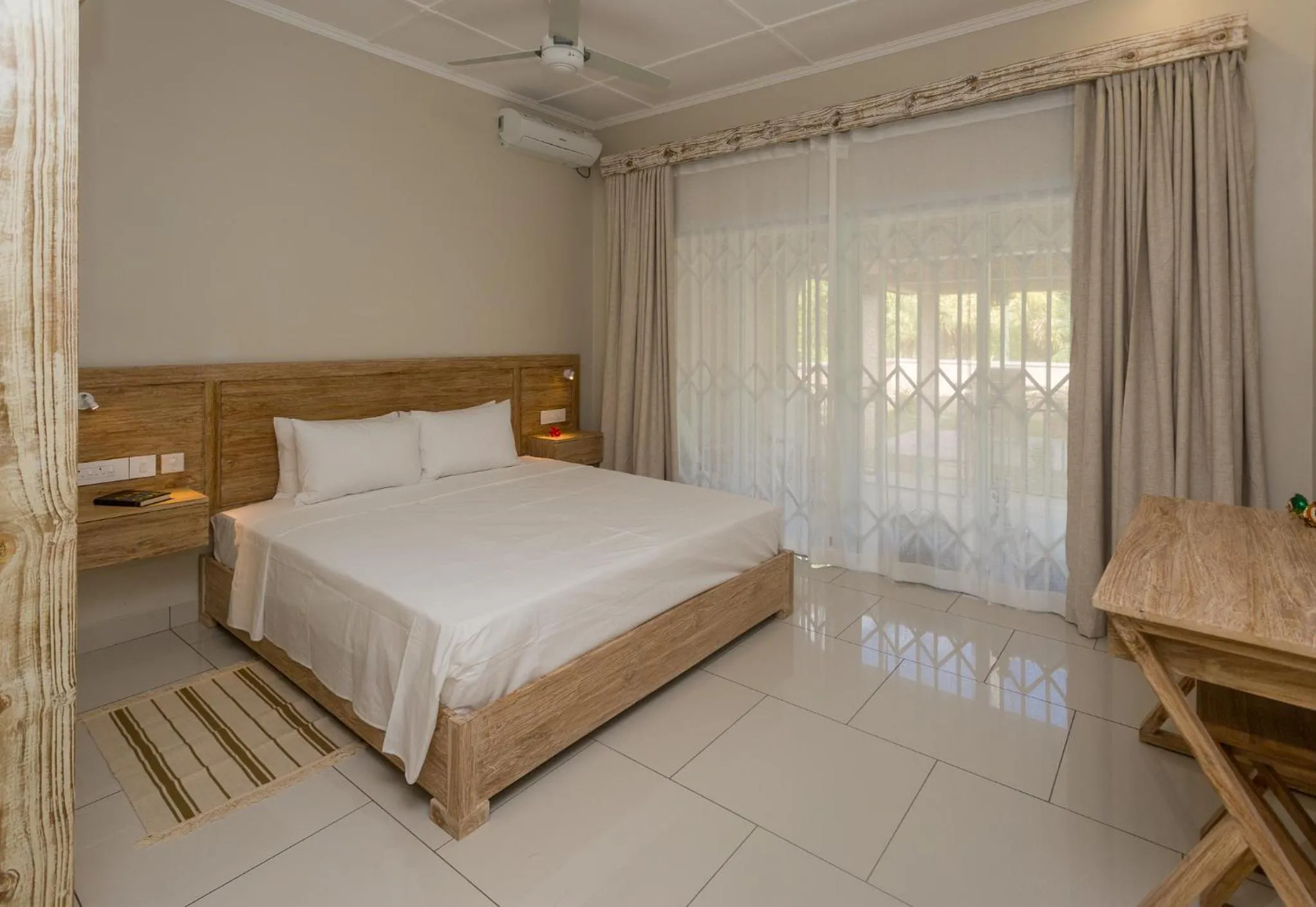 Bed in Beau Vallon Villa Chalets
