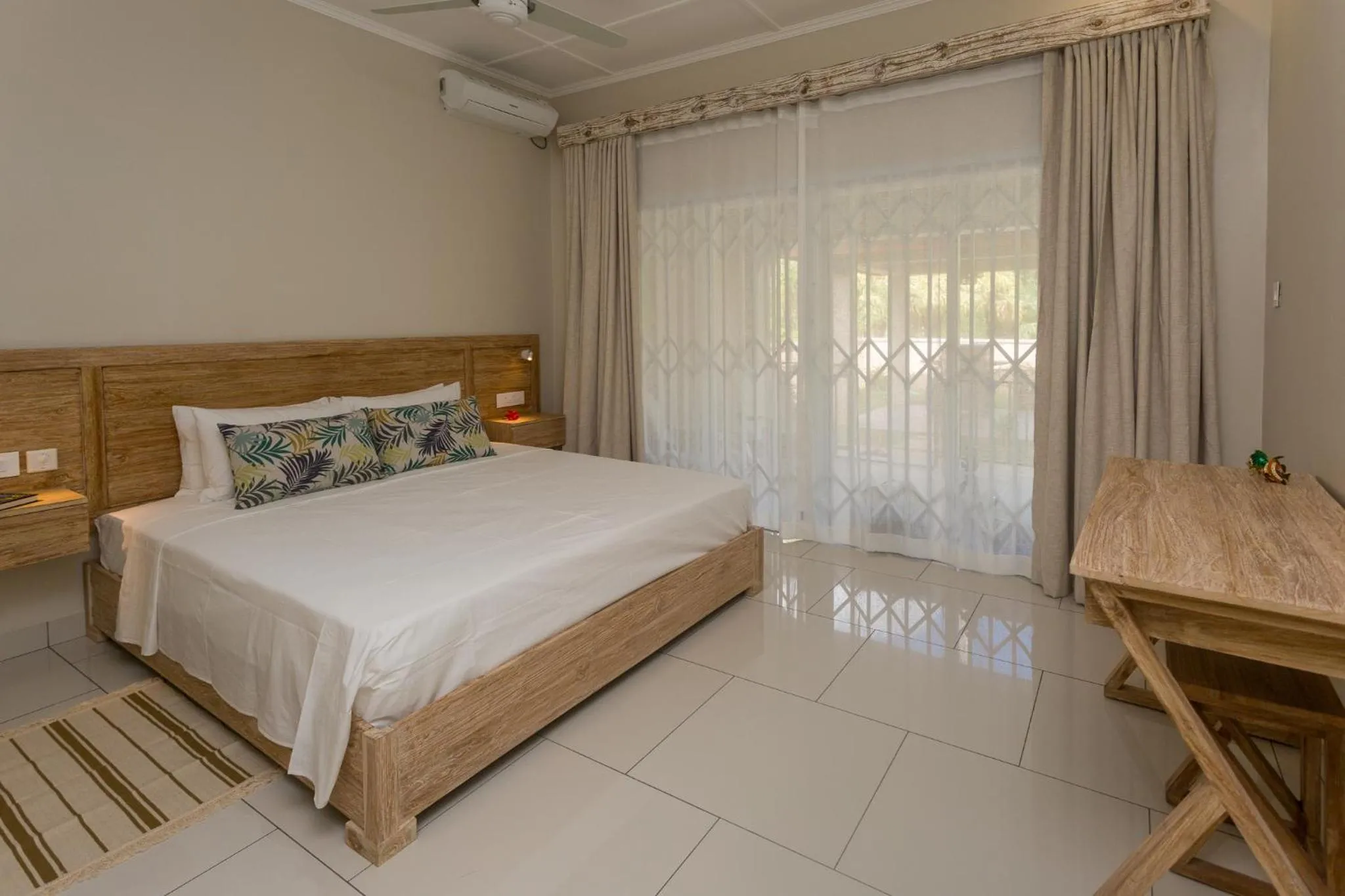 Bed in Beau Vallon Villa Chalets