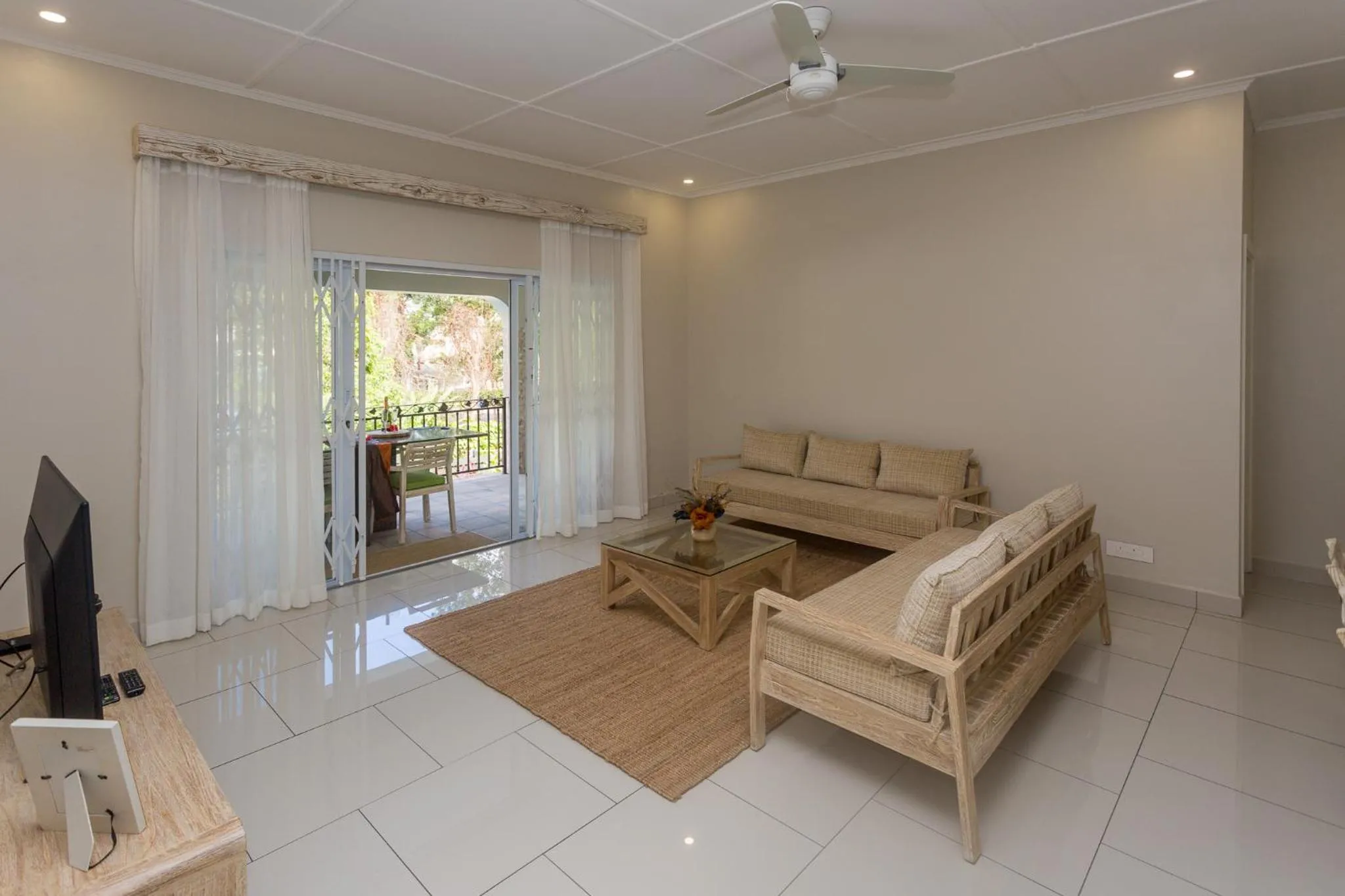 TV and multimedia in Beau Vallon Villa Chalets