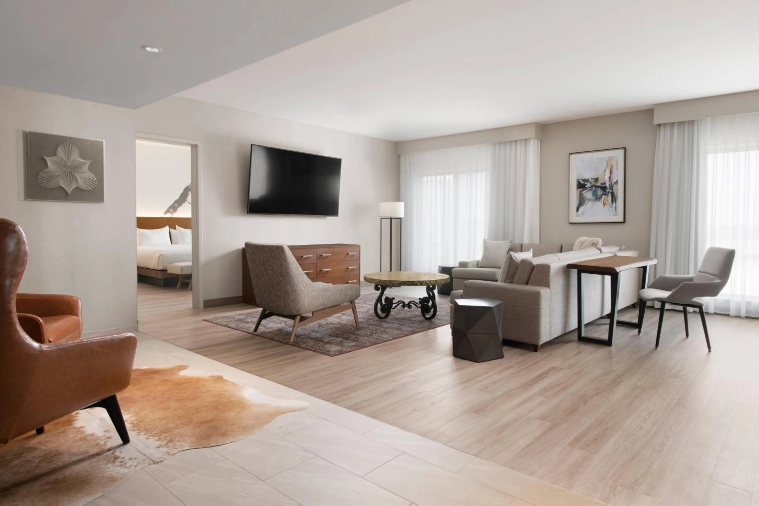 Living room in Marriott Dallas Allen Hotel & Convention Center