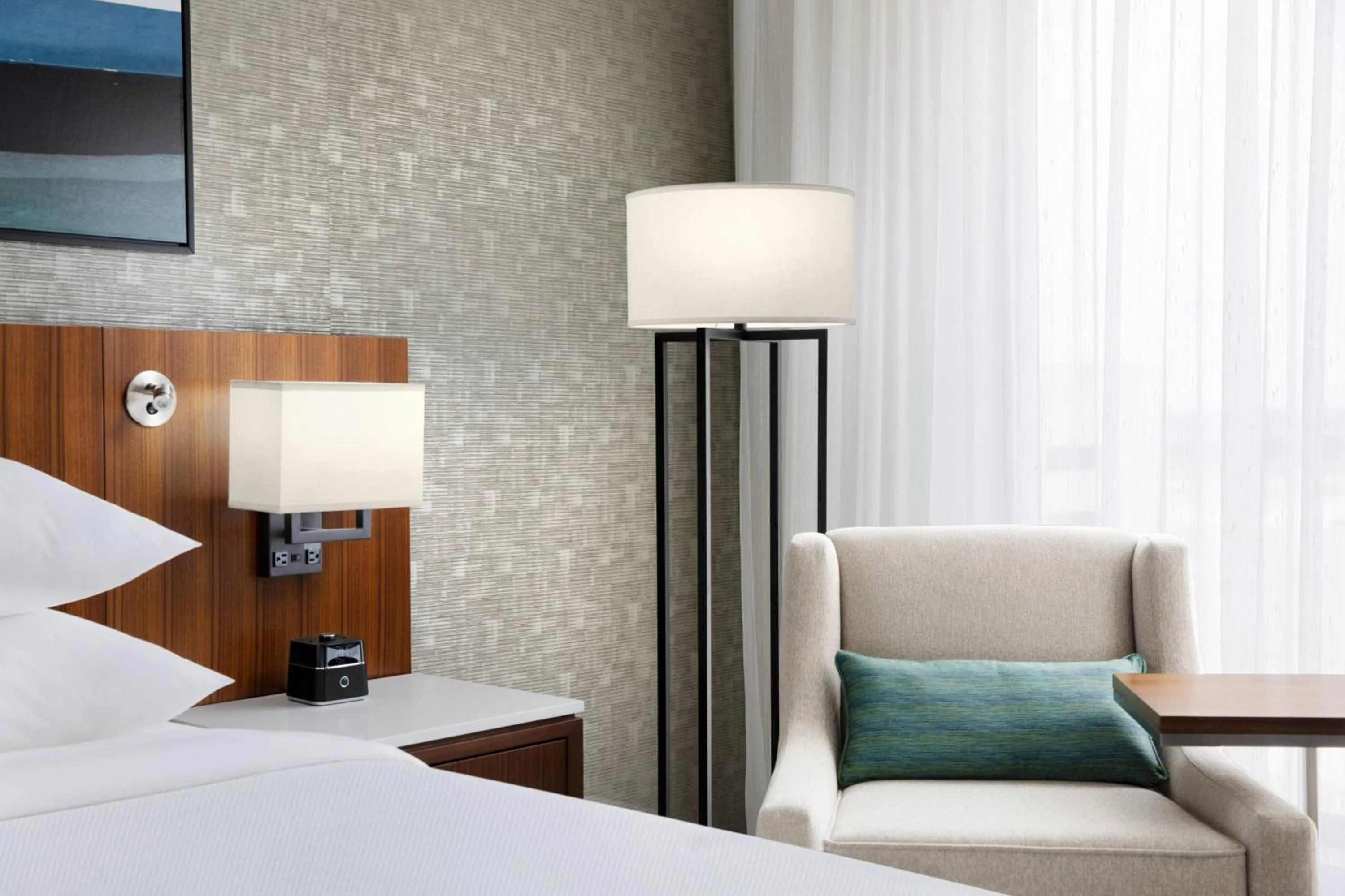 Photo of the whole room, Bed in Marriott Dallas Allen Hotel & Convention Center