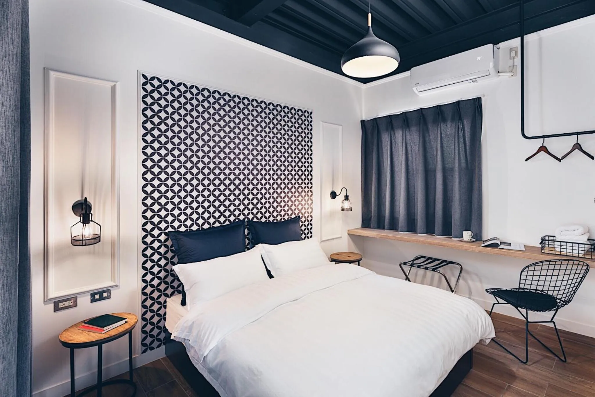 Bed in The Gatsby Apartment