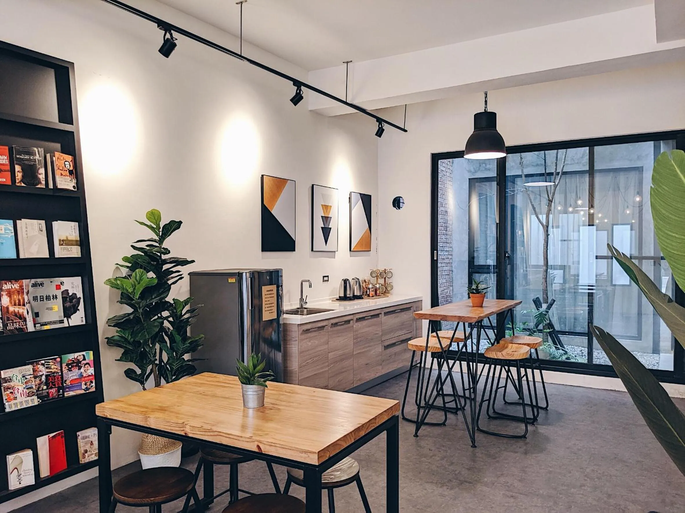 Dining area in The Gatsby Apartment