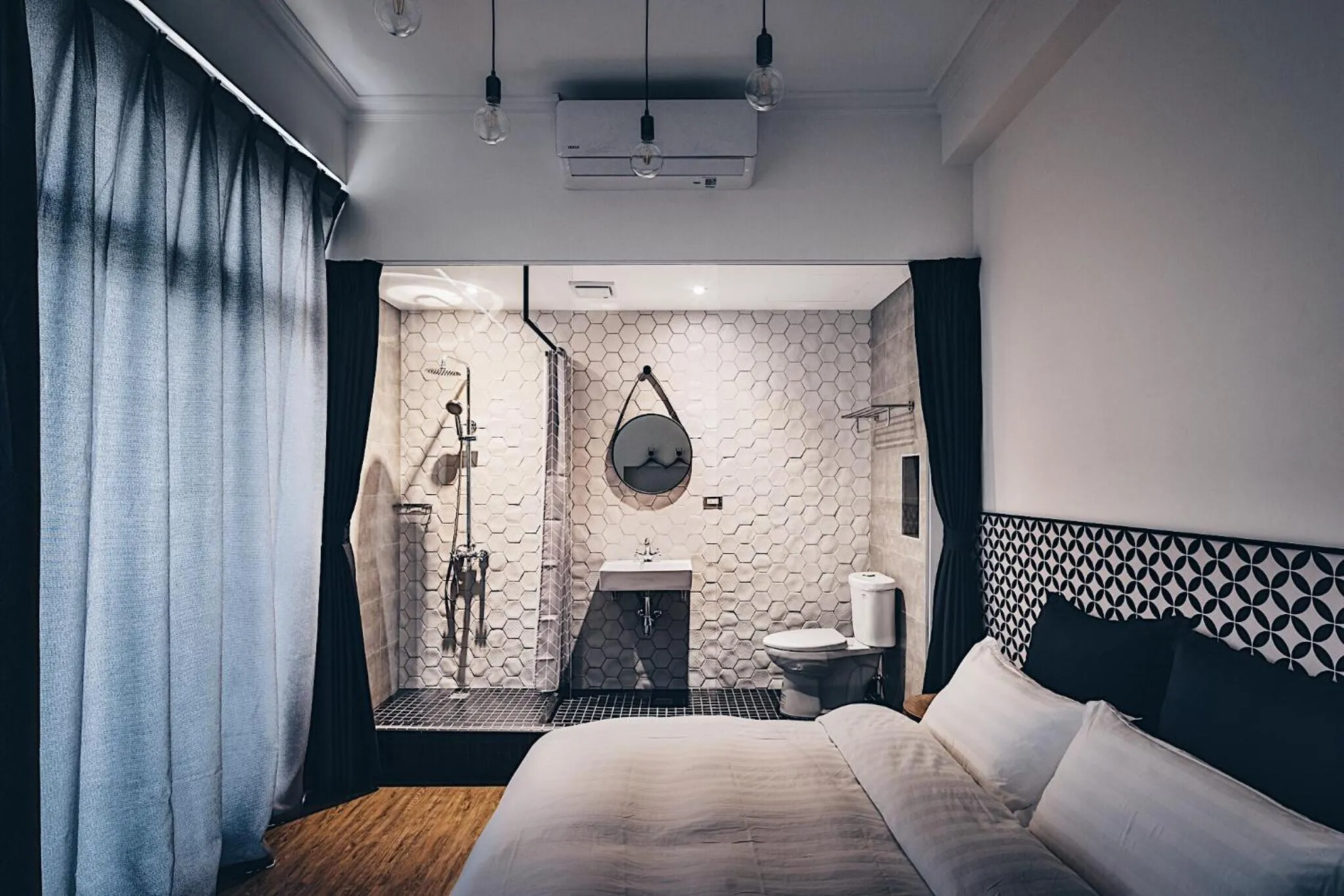 Bathroom, Bed in The Gatsby Apartment