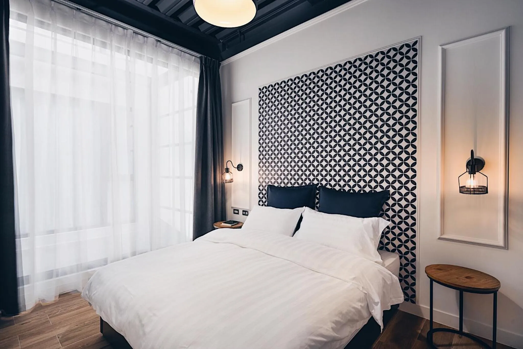 Bed in The Gatsby Apartment