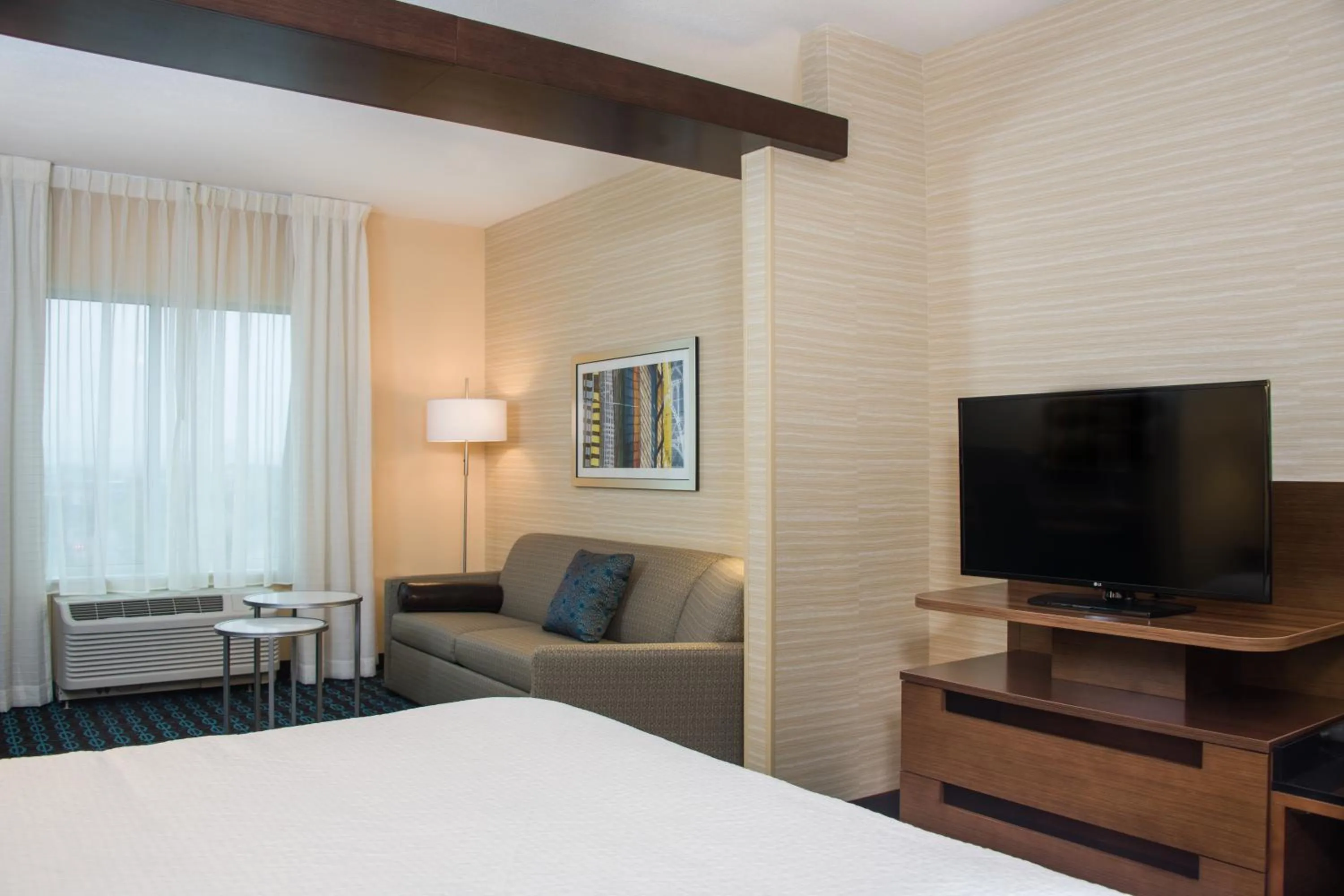 Bed in Fairfield by Marriott Inn & Suites Dayton Downtown