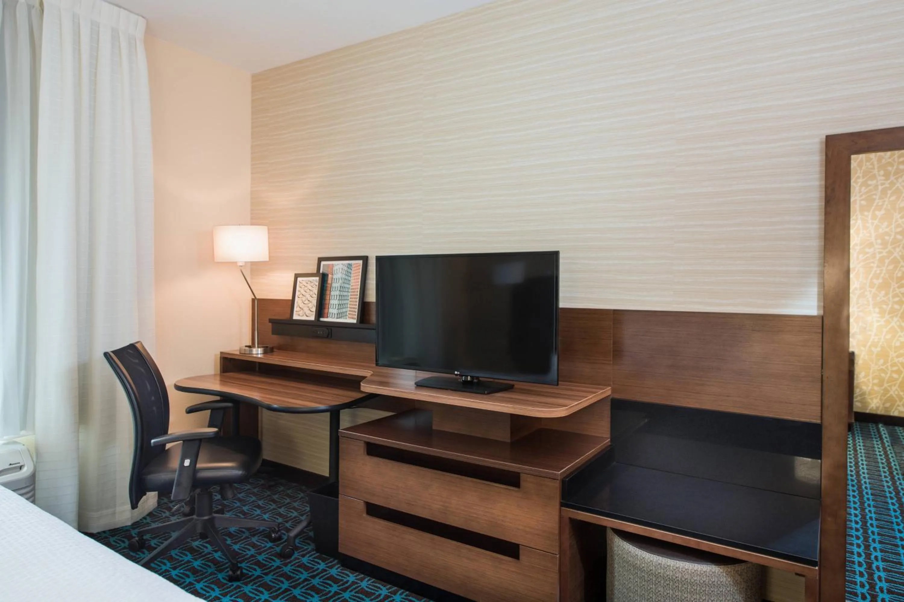 Photo of the whole room, Bed in Fairfield by Marriott Inn & Suites Dayton Downtown