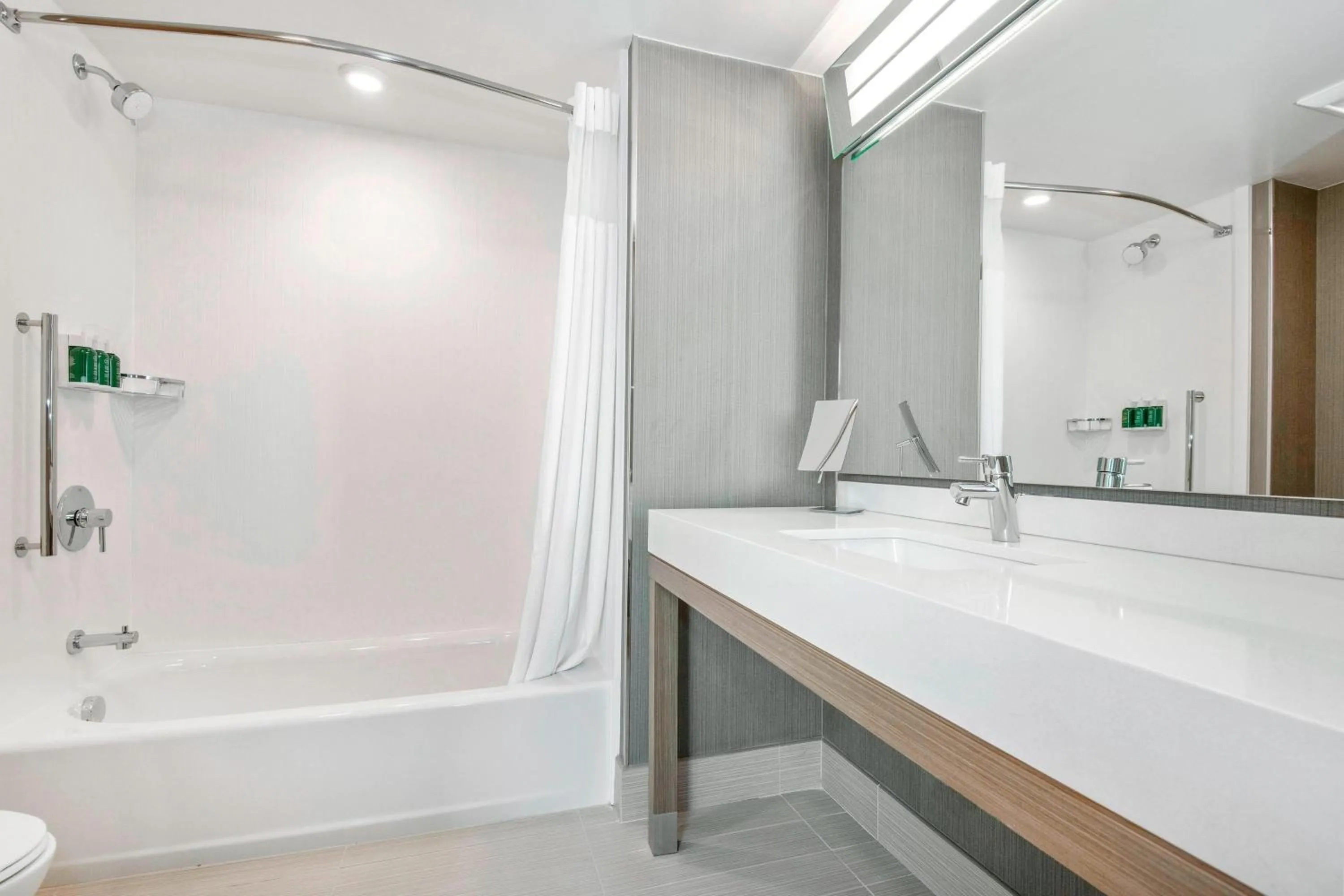 Bathroom in Courtyard by Marriott Raleigh Cary/Parkside Town Commons