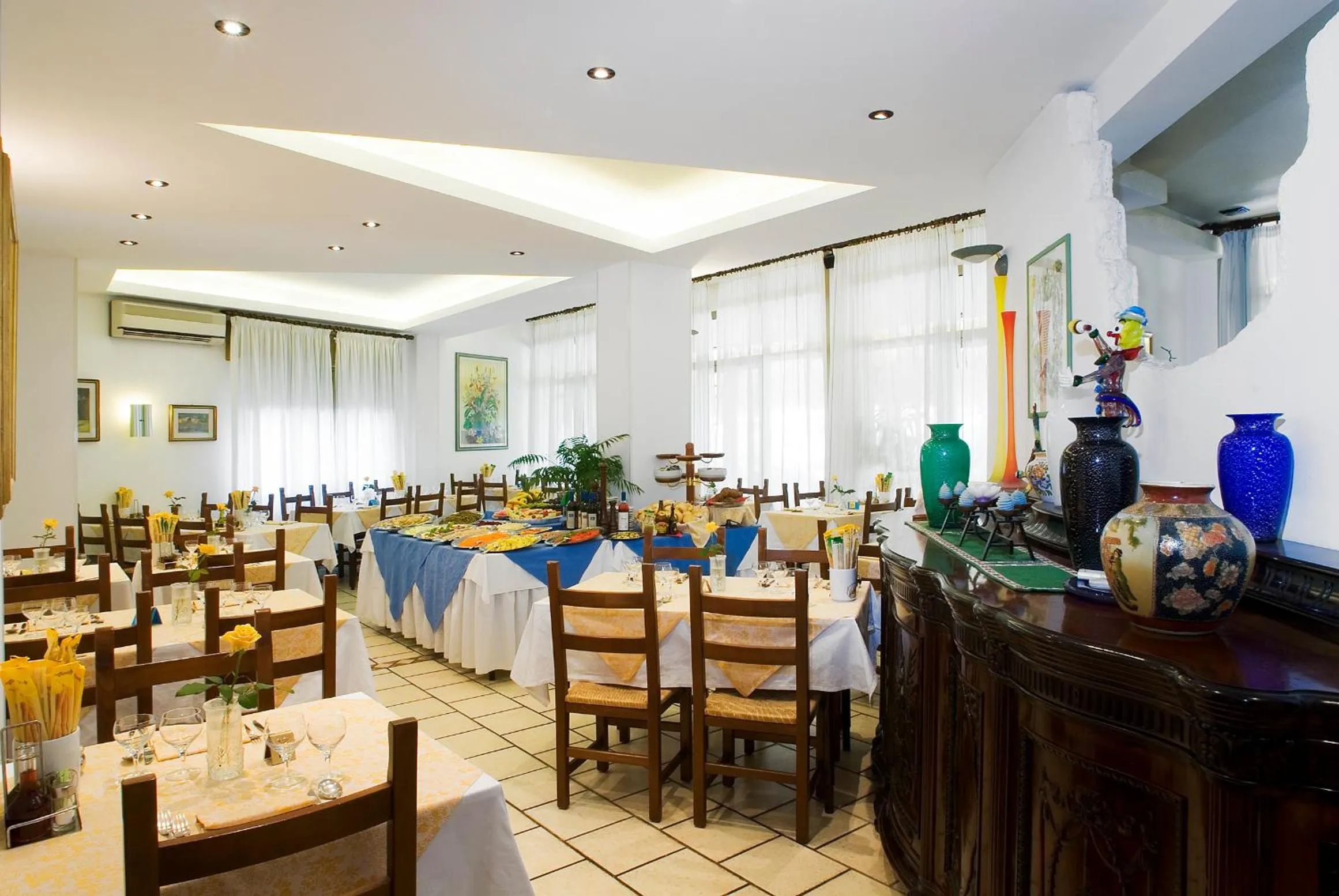Restaurant/places to eat in Hotel Berna