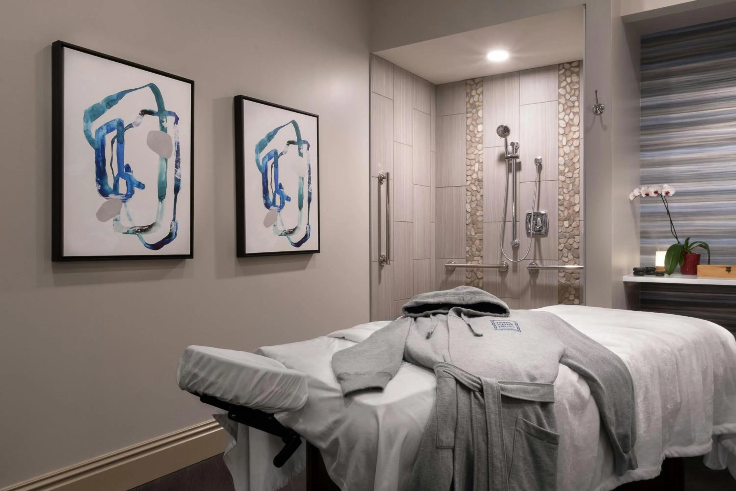 Spa and wellness centre/facilities, Bed in Hotel Saint Louis, Autograph Collection