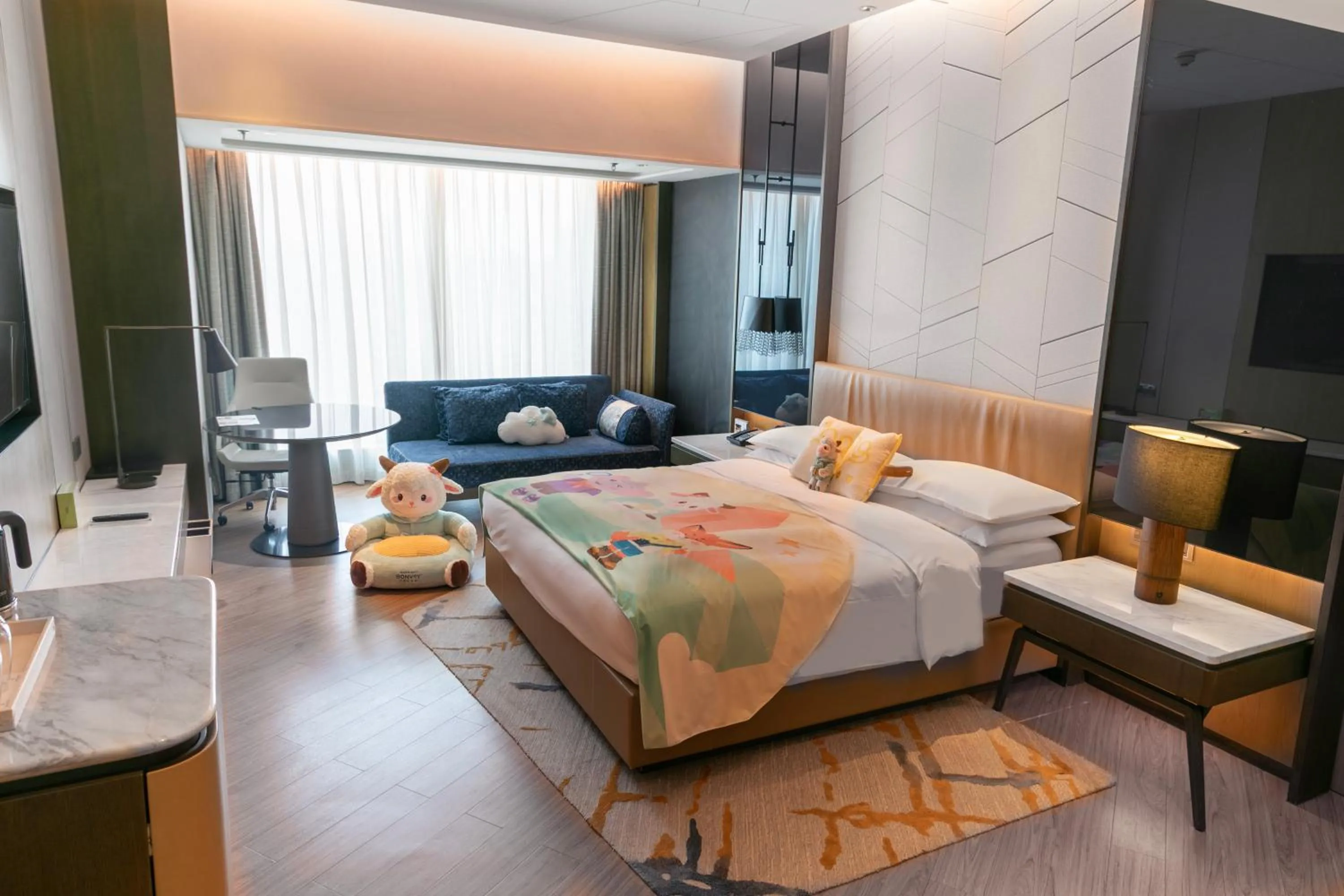 Photo of the whole room, Bed in Renaissance Xi'an Hotel