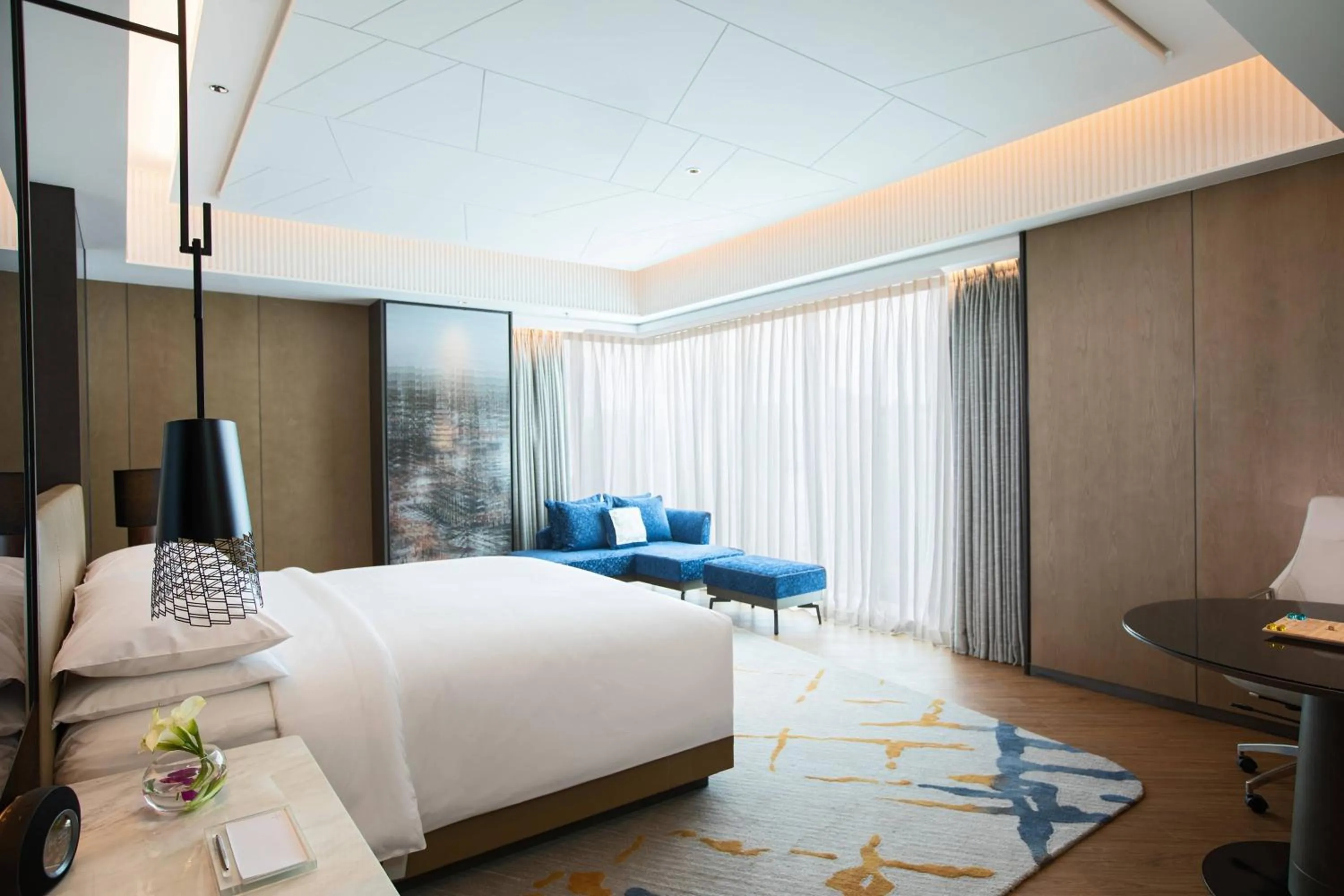 Photo of the whole room, Bed in Renaissance Xi'an Hotel