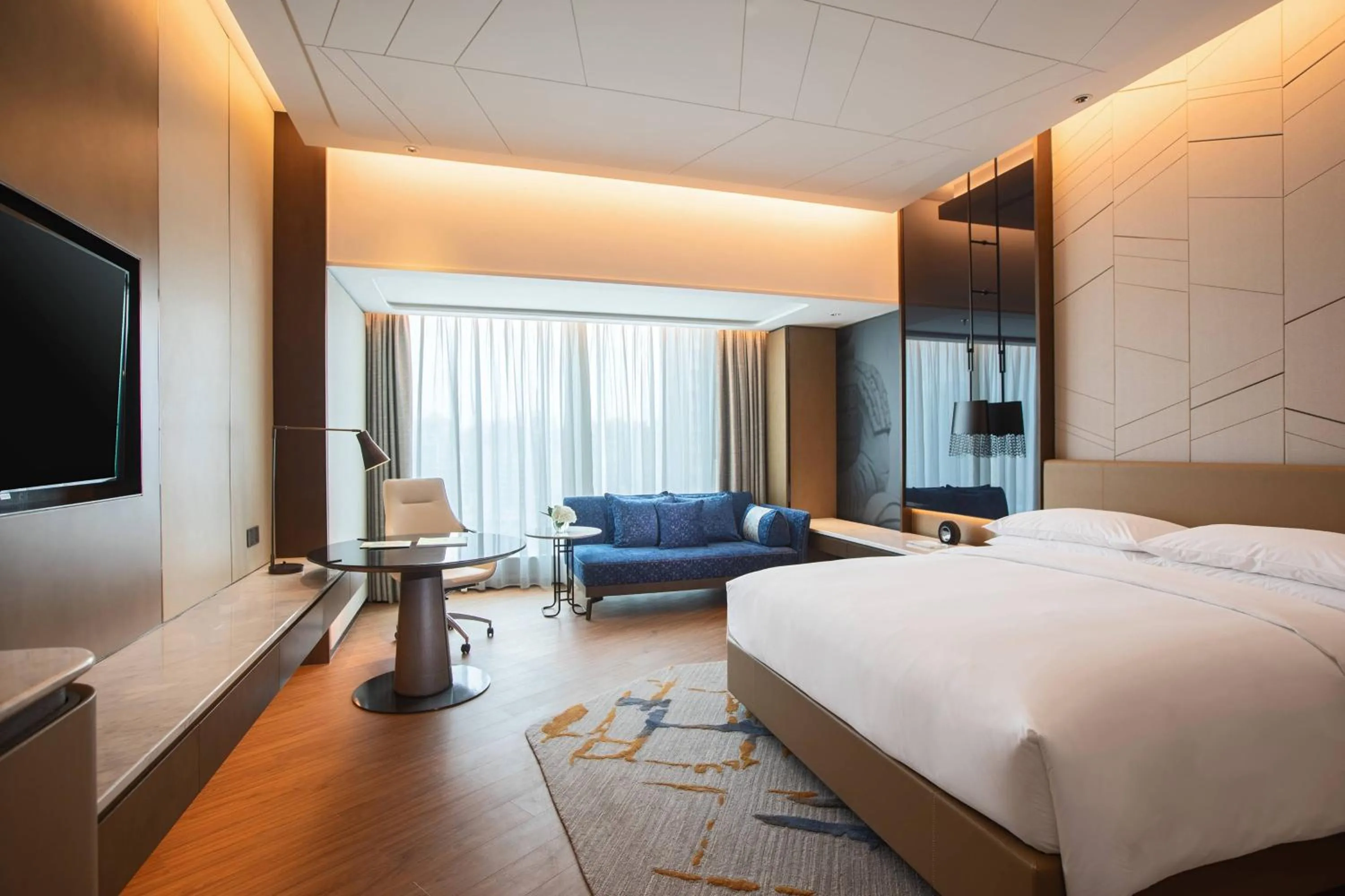 Photo of the whole room, Bed in Renaissance Xi'an Hotel