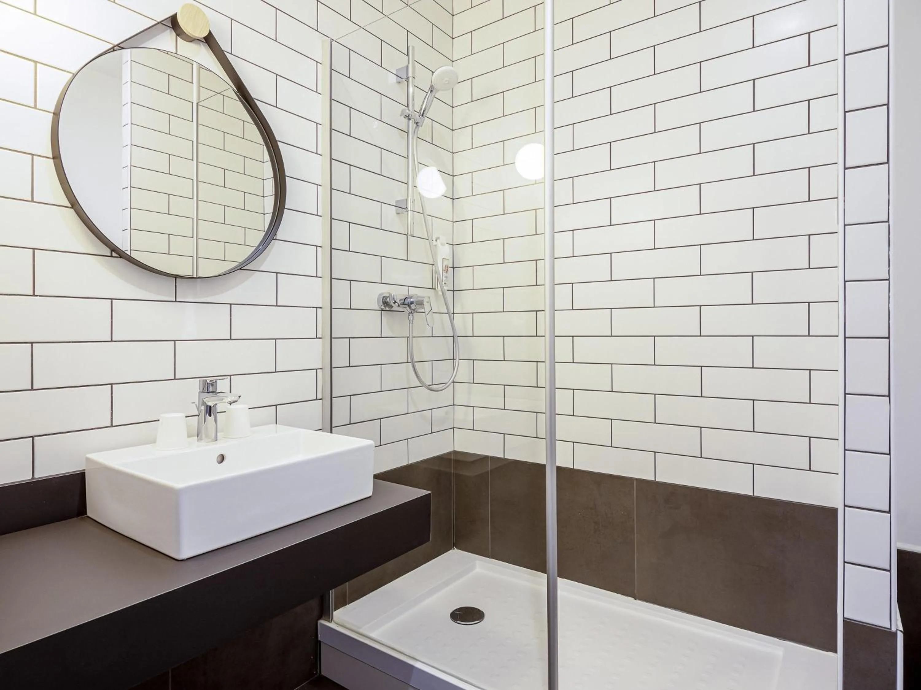 Bedroom in ibis Dijon Sud