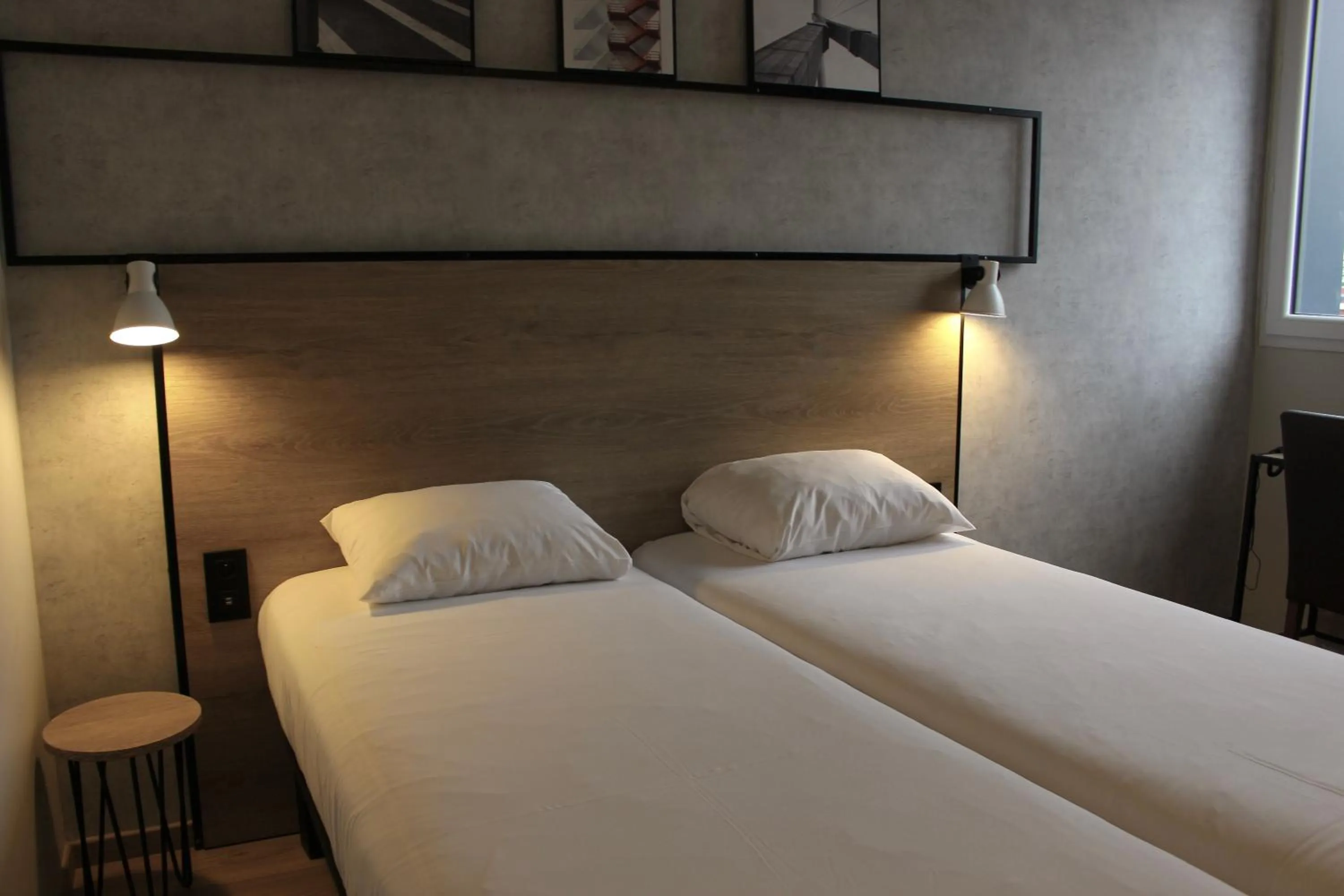 Bed in ibis Dijon Sud