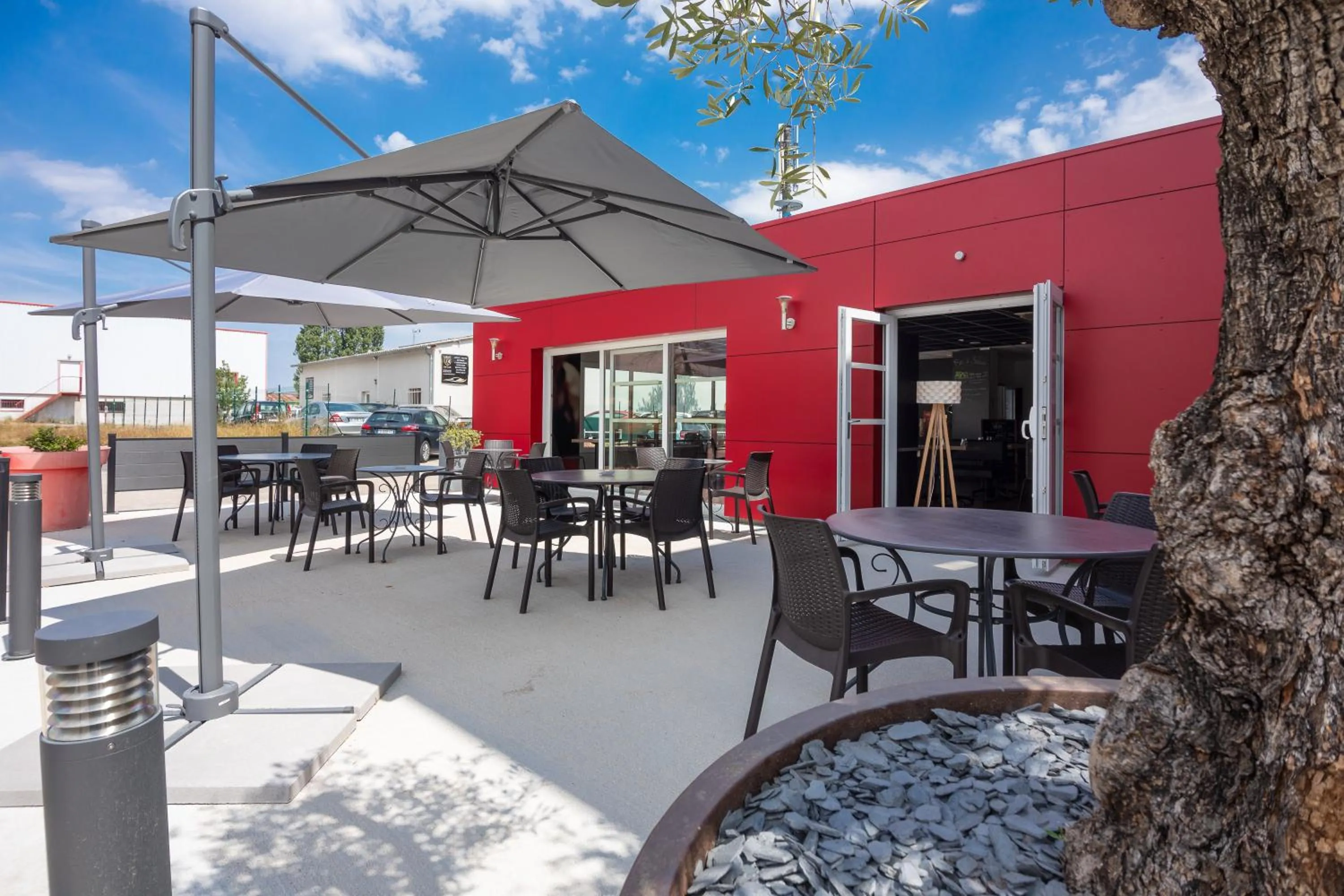 Patio in ibis Dijon Sud