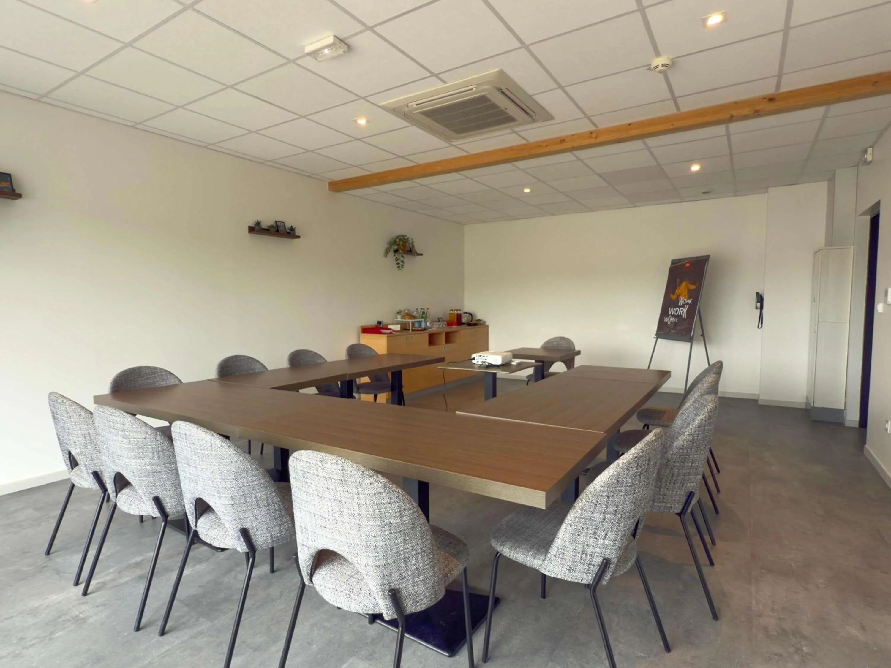 Meeting/conference room in ibis Dijon Sud