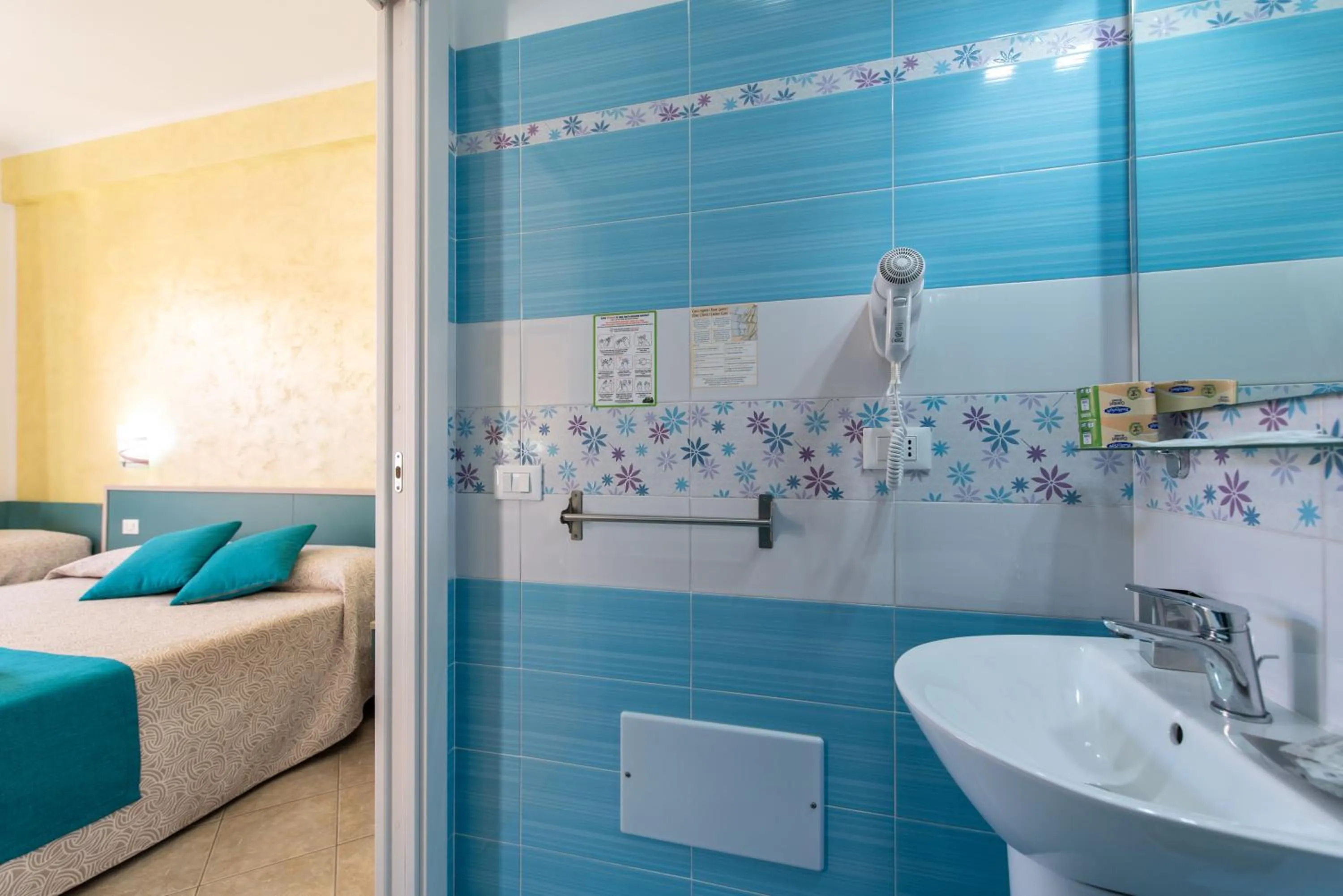 Bathroom, Bed in Affittacamere Aloe