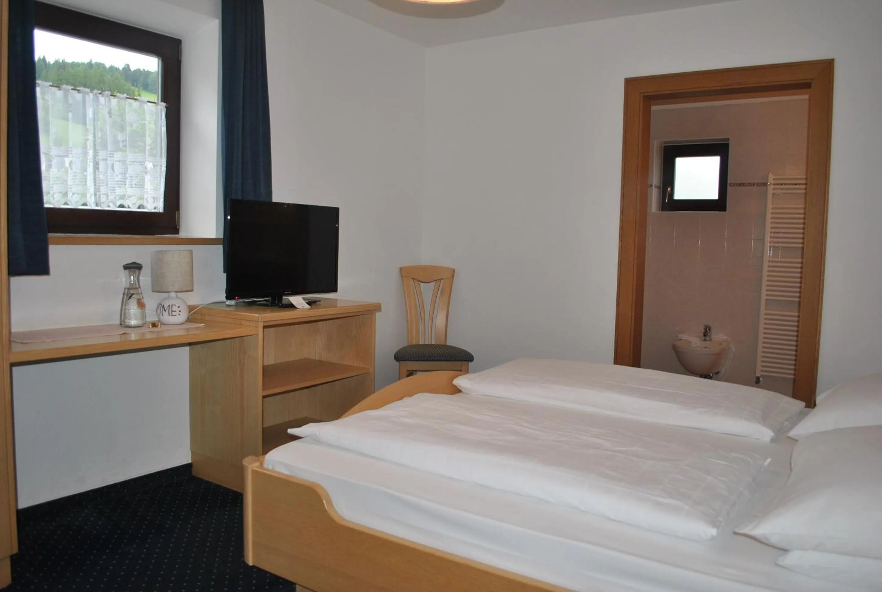 Photo of the whole room, Bed in Hotel Garni Walter