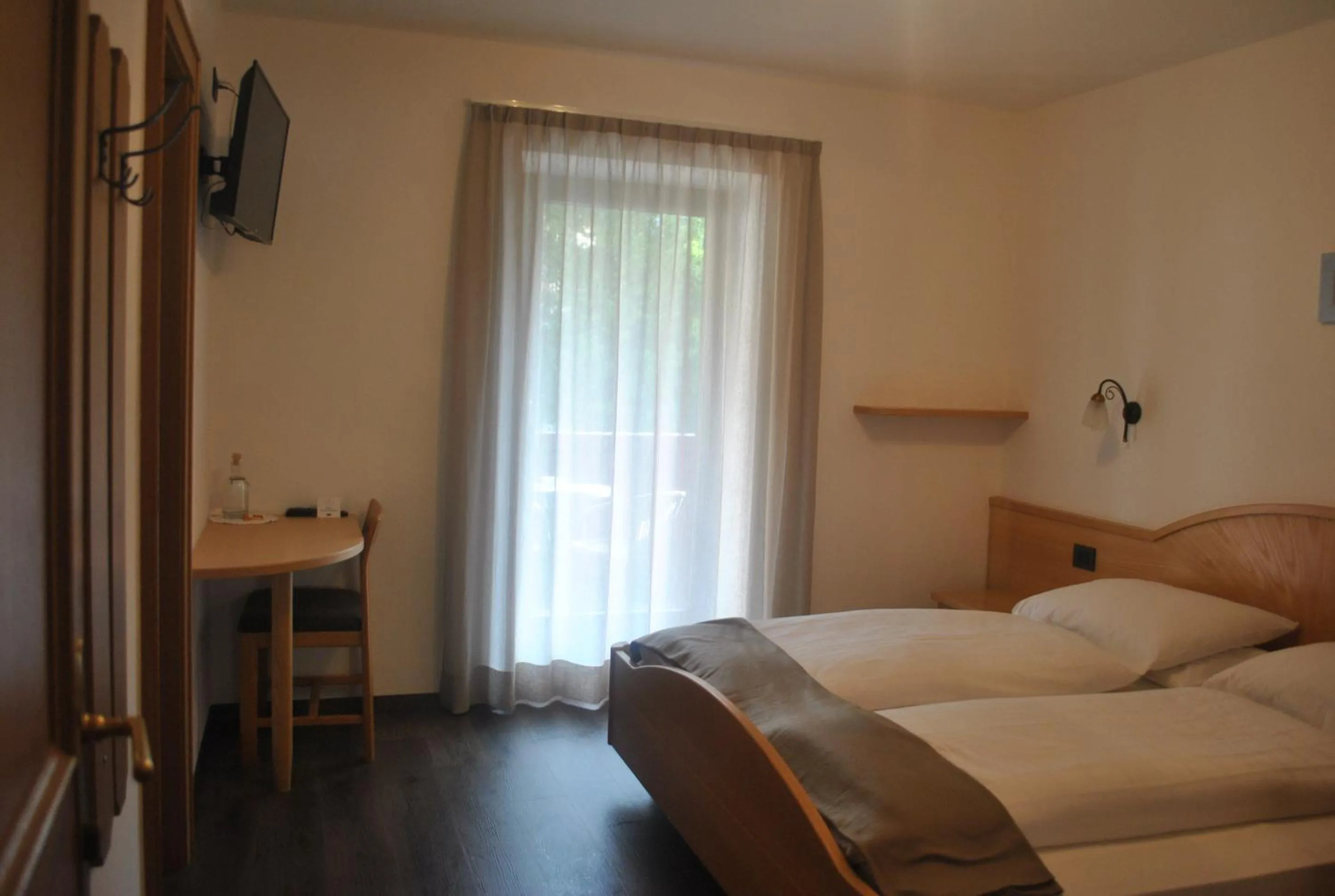 Photo of the whole room, Bed in Hotel Garni Walter